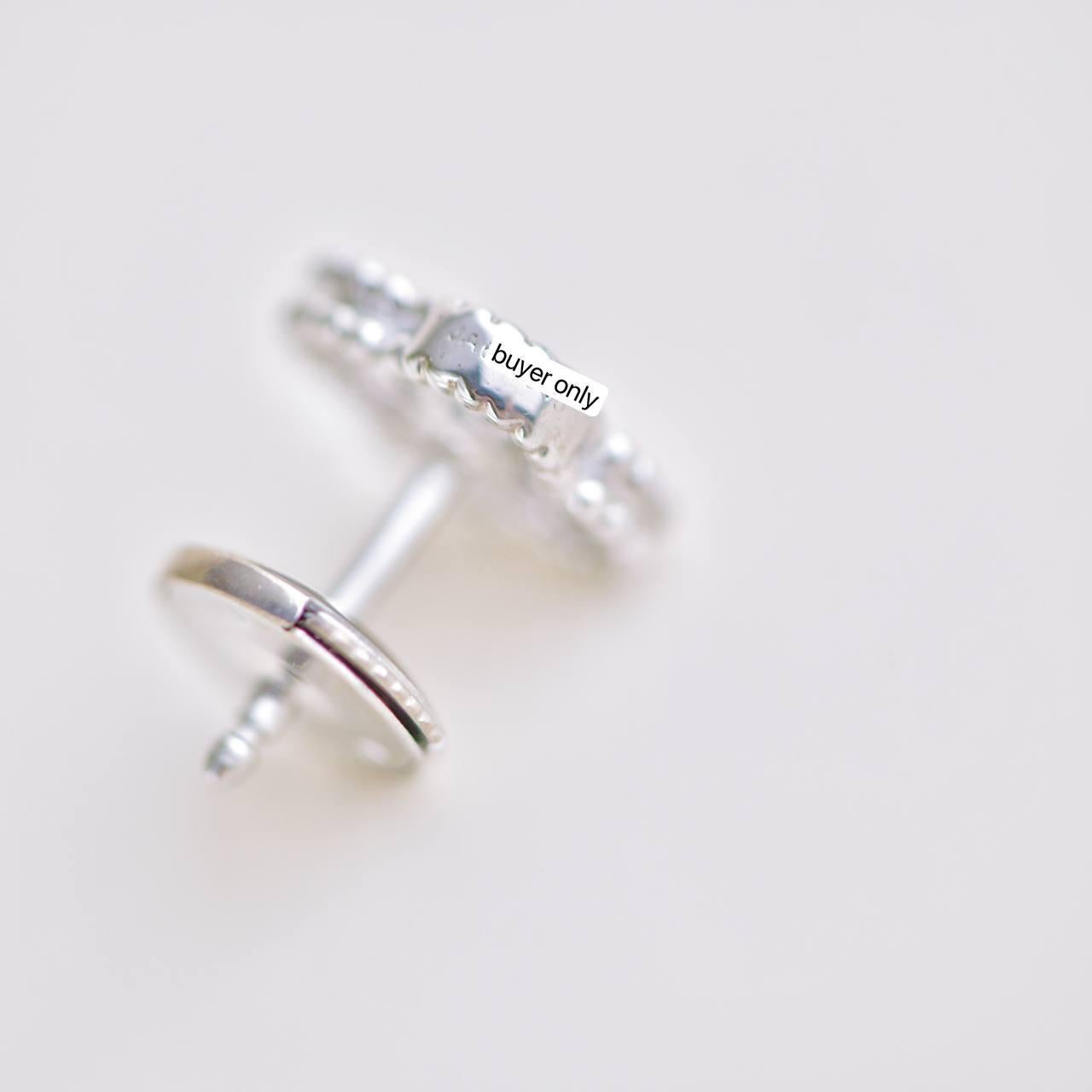 Van Cleef & Arpels Orecchini Sweet Alhambra con diamanti in oro bianco 18K in vendita 2