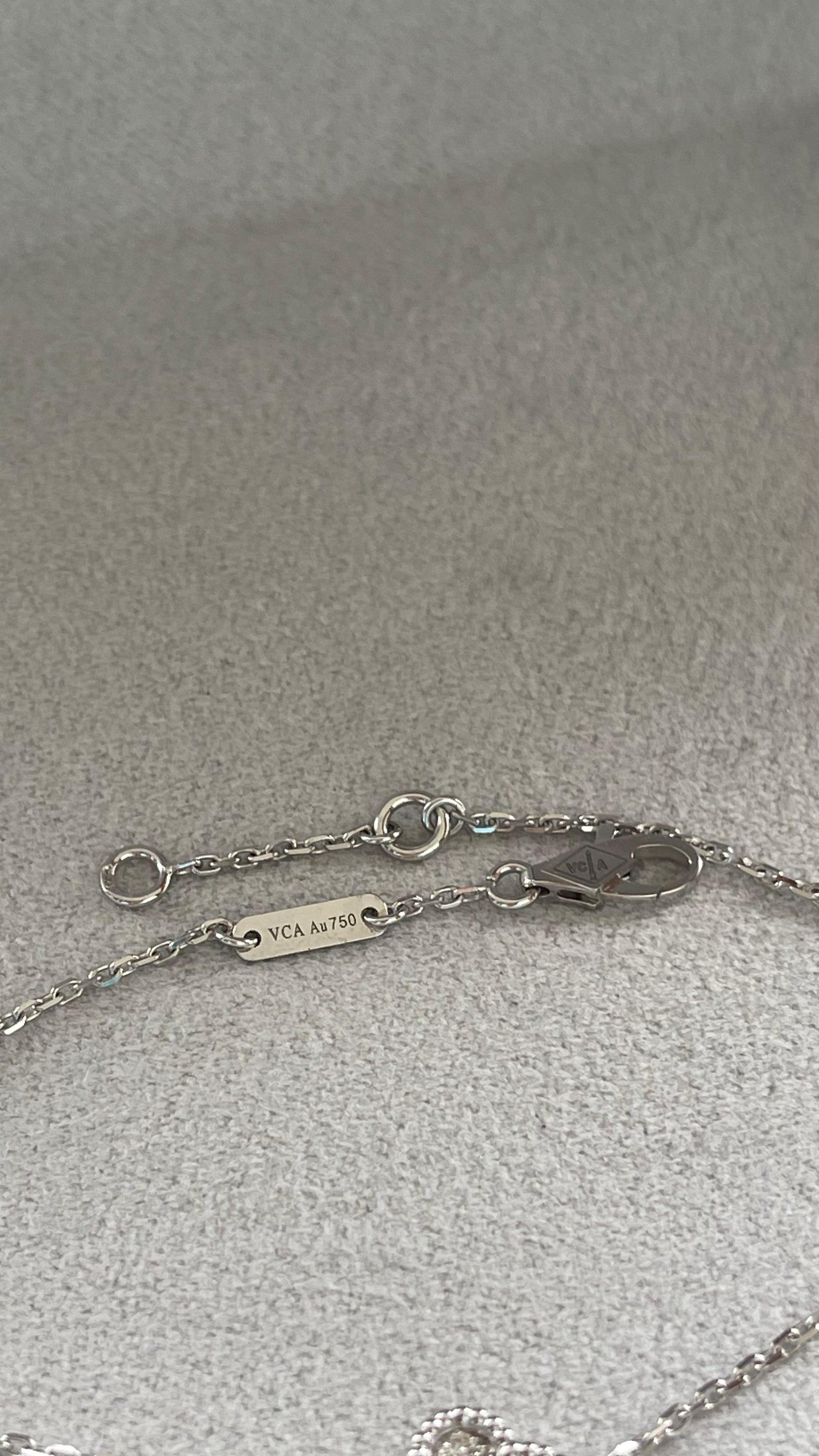Van Cleef & Arpels Sweet Alhambra Diamant Pave 1 Motiv Weißgold-Armband im Angebot 2