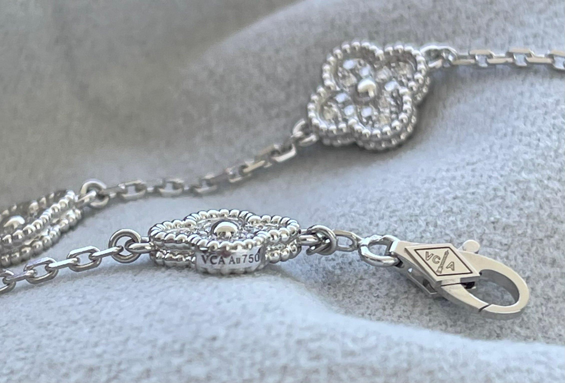Van Cleef & Arpels Sweet Alhambra Diamond Pave 6 Motive Weißgold-Armband im Angebot 4