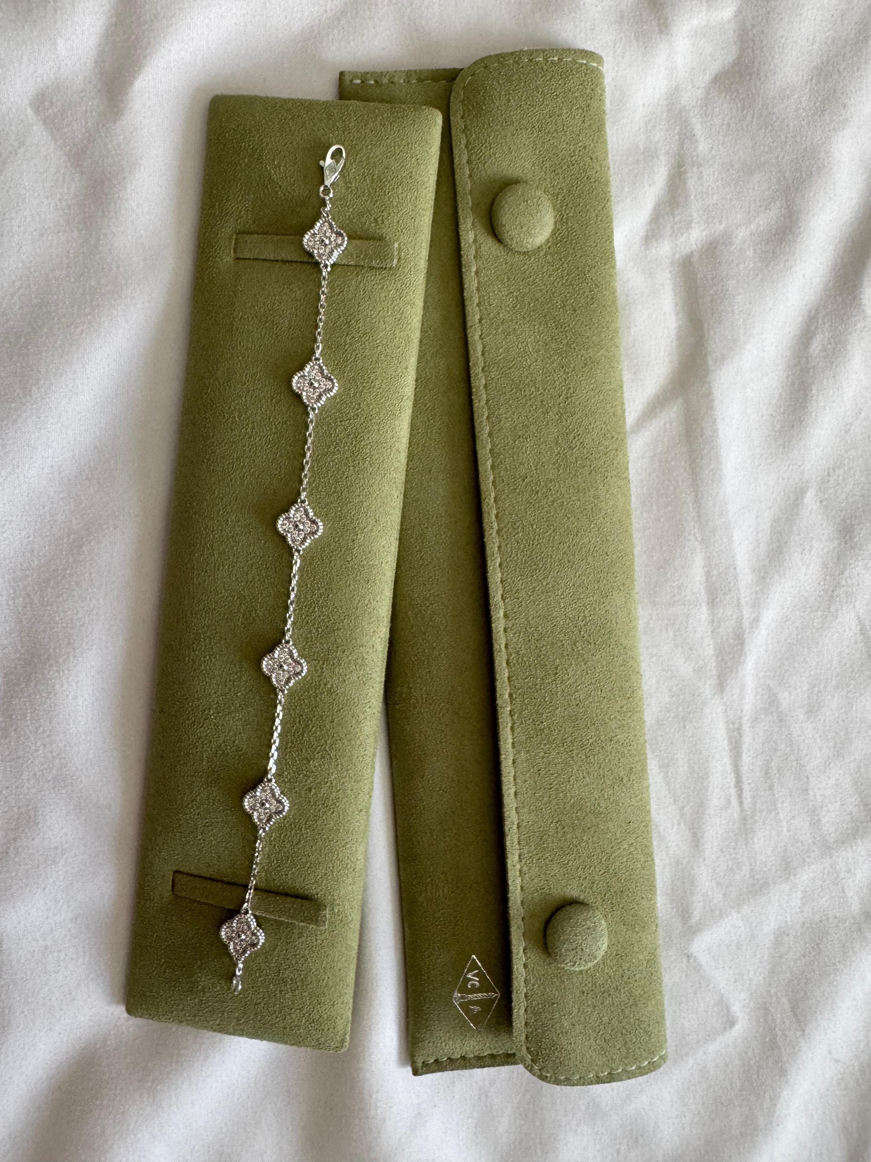 Van Cleef & Arpels Sweet Alhambra Bracelet en or blanc pavé de diamants à 6 motifs 9