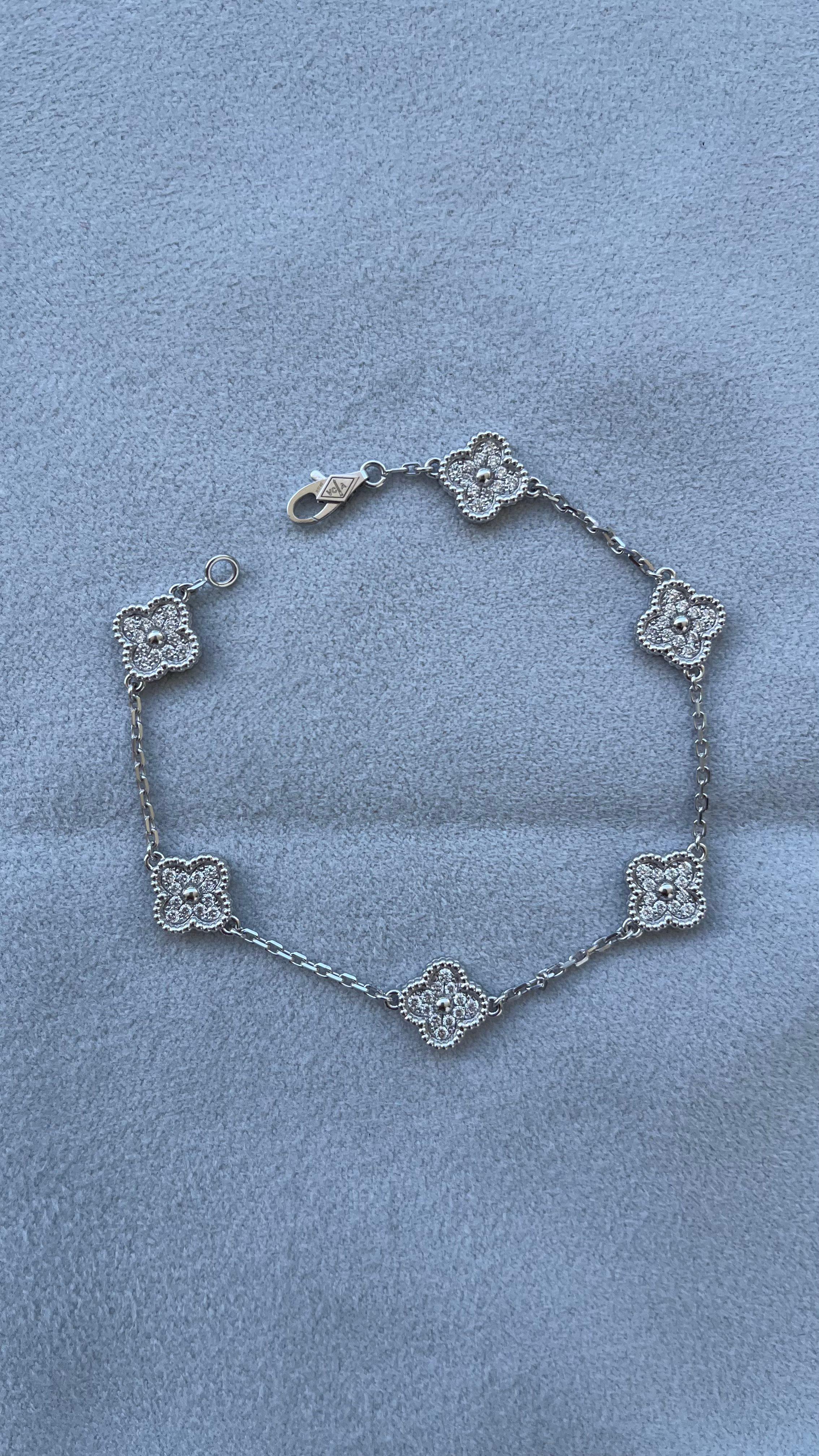 Van Cleef & Arpels Sweet Alhambra Diamond Pave 6 Motive Weißgold-Armband für Damen oder Herren im Angebot