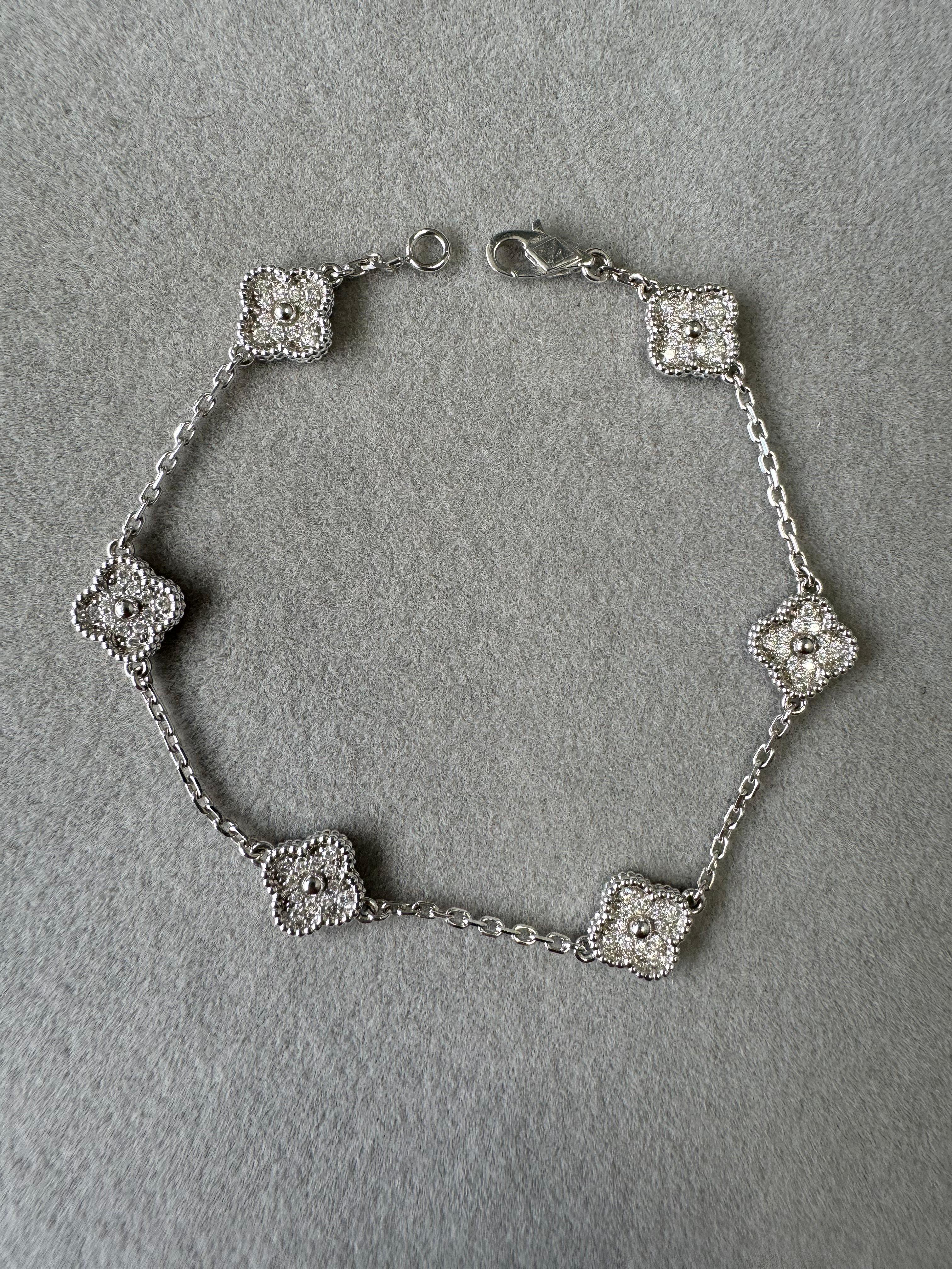 18K White Gold / AU 750 (Confirmed by precious metal scan & gold purity tests)
0.50 CTW DEF/VS Diamonds. 
Length: 7.5 Inches - Original Length
Weight: 7.77 Grams

