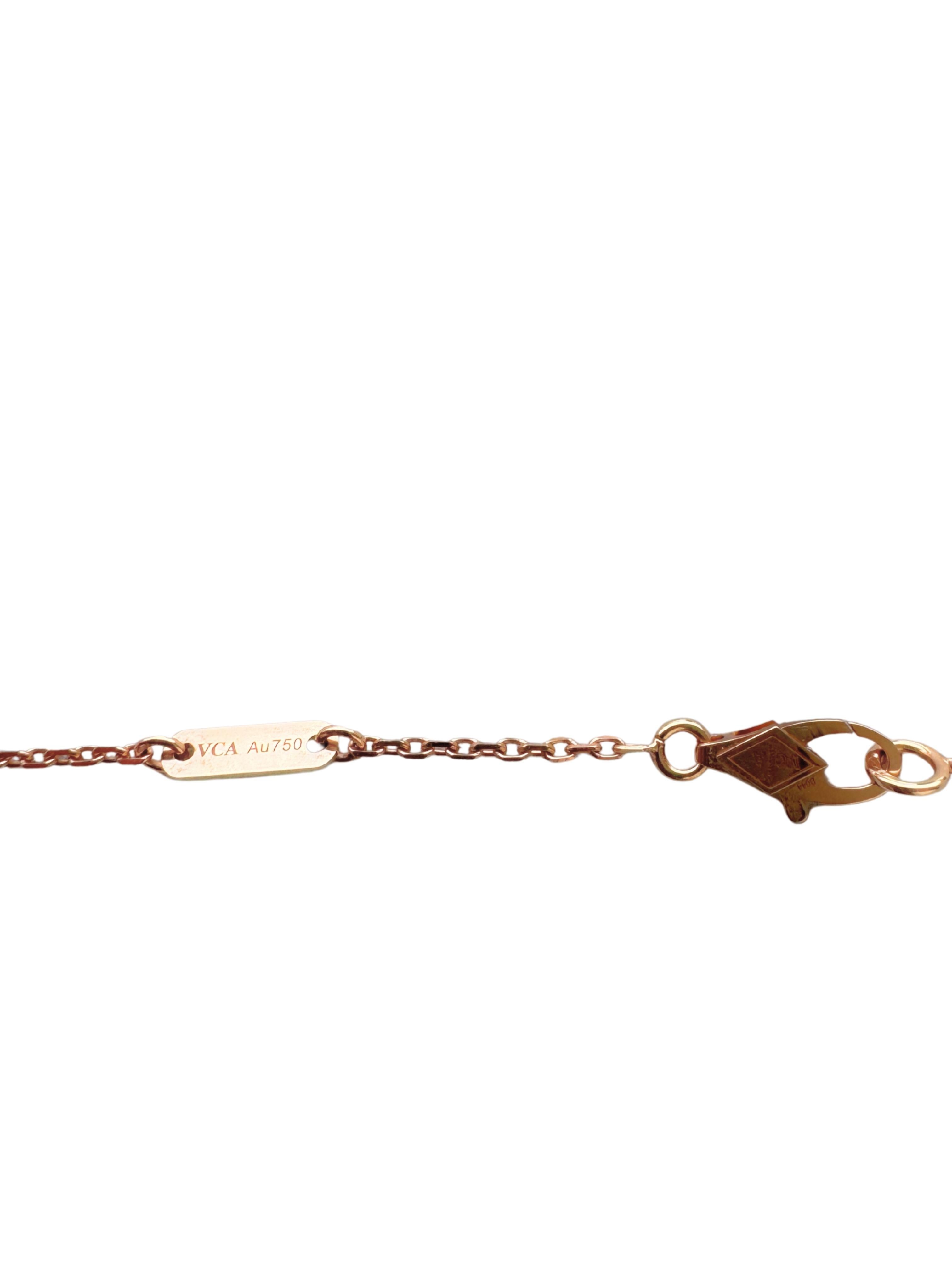Van Cleef & Arpels Collier pendentif en or rose à motif 1 martelé Sweet Alhambra Unisexe en vente