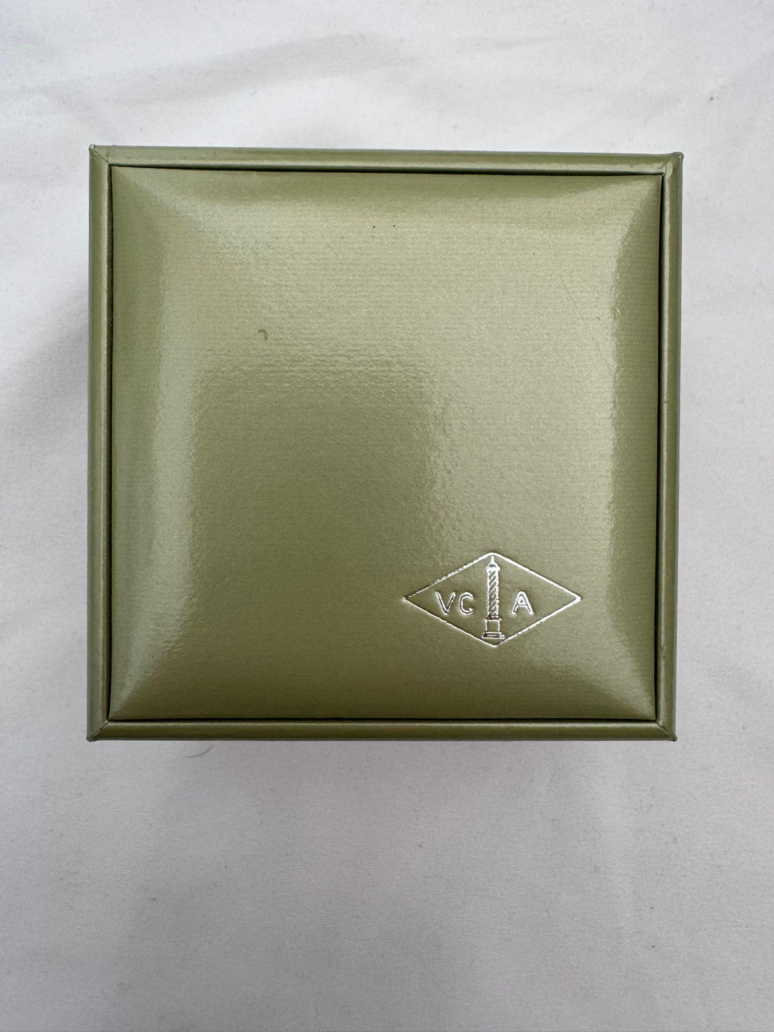 Collana con ciondolo in oro rosa Van Cleef & Arpels Sweet Alhambra Hammered 1 Motif in vendita 2