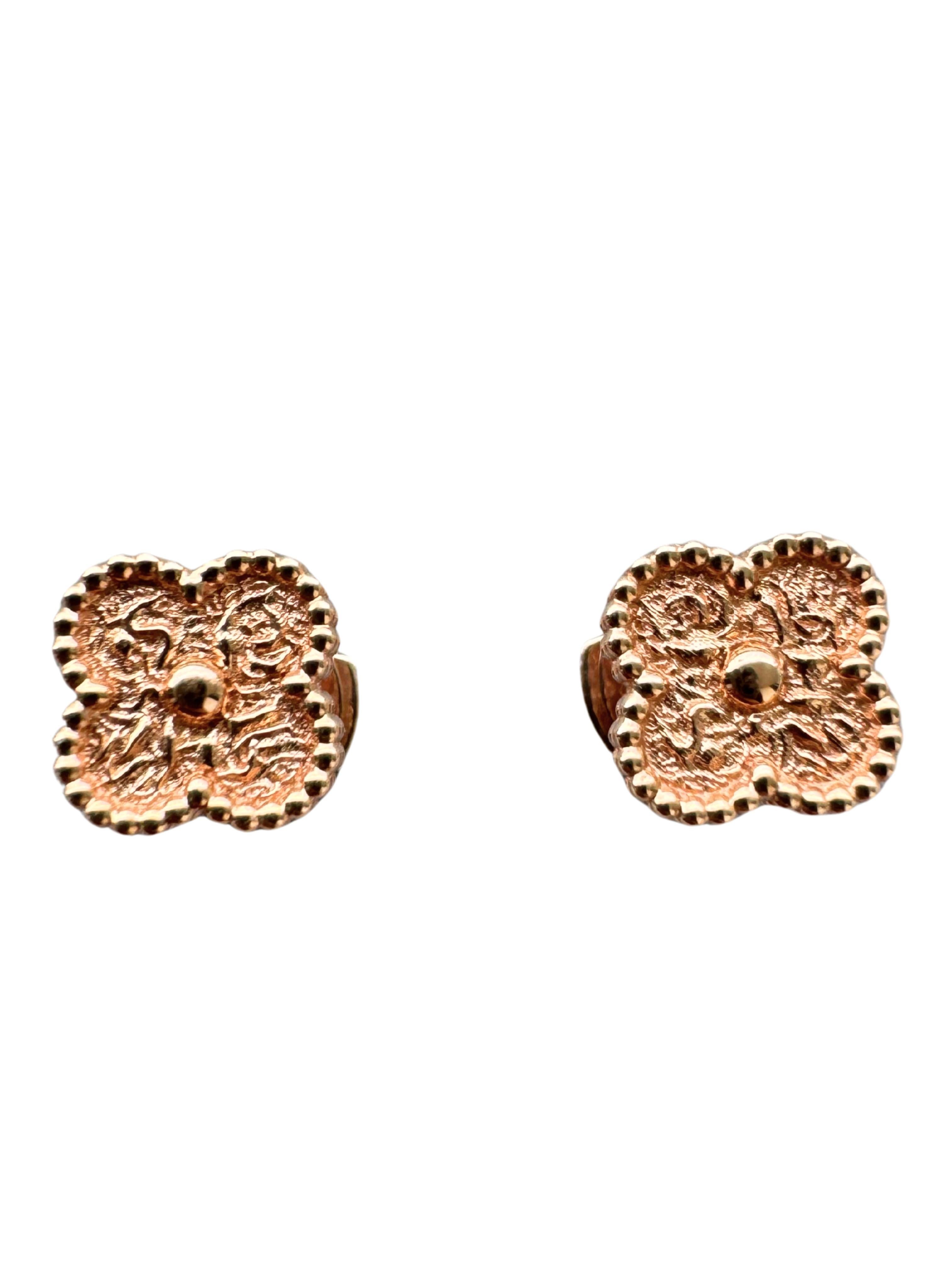 Van Cleef & Arpels Boucles d'oreilles Alhambra en or rose 18K martelé et écrasé Bon état - En vente à Fairfax, VA