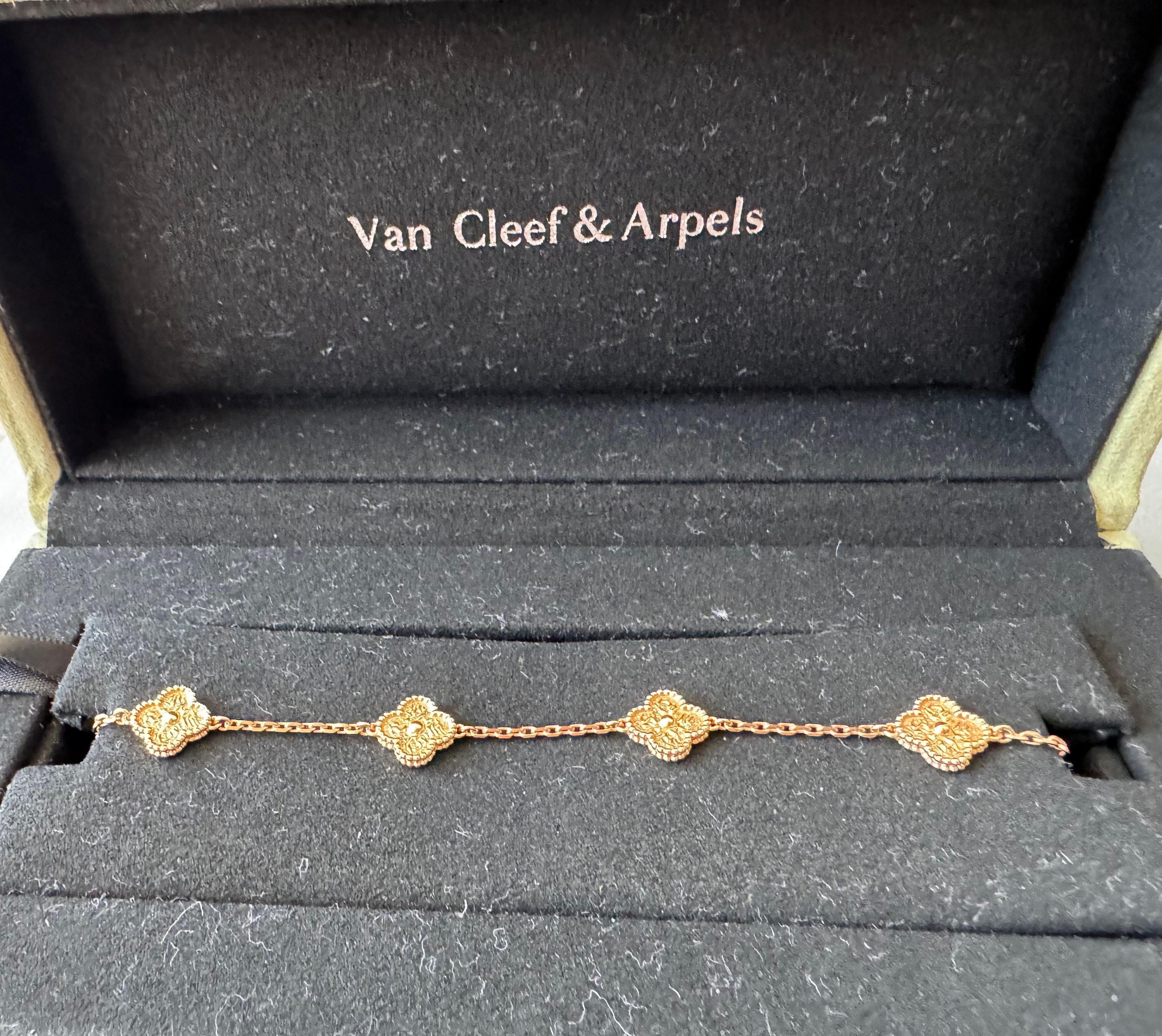 Van Cleef & Arpels Dulce Alhambra Martillado Triturado 6 Motivos Pulsera de Oro Rosa en venta 6