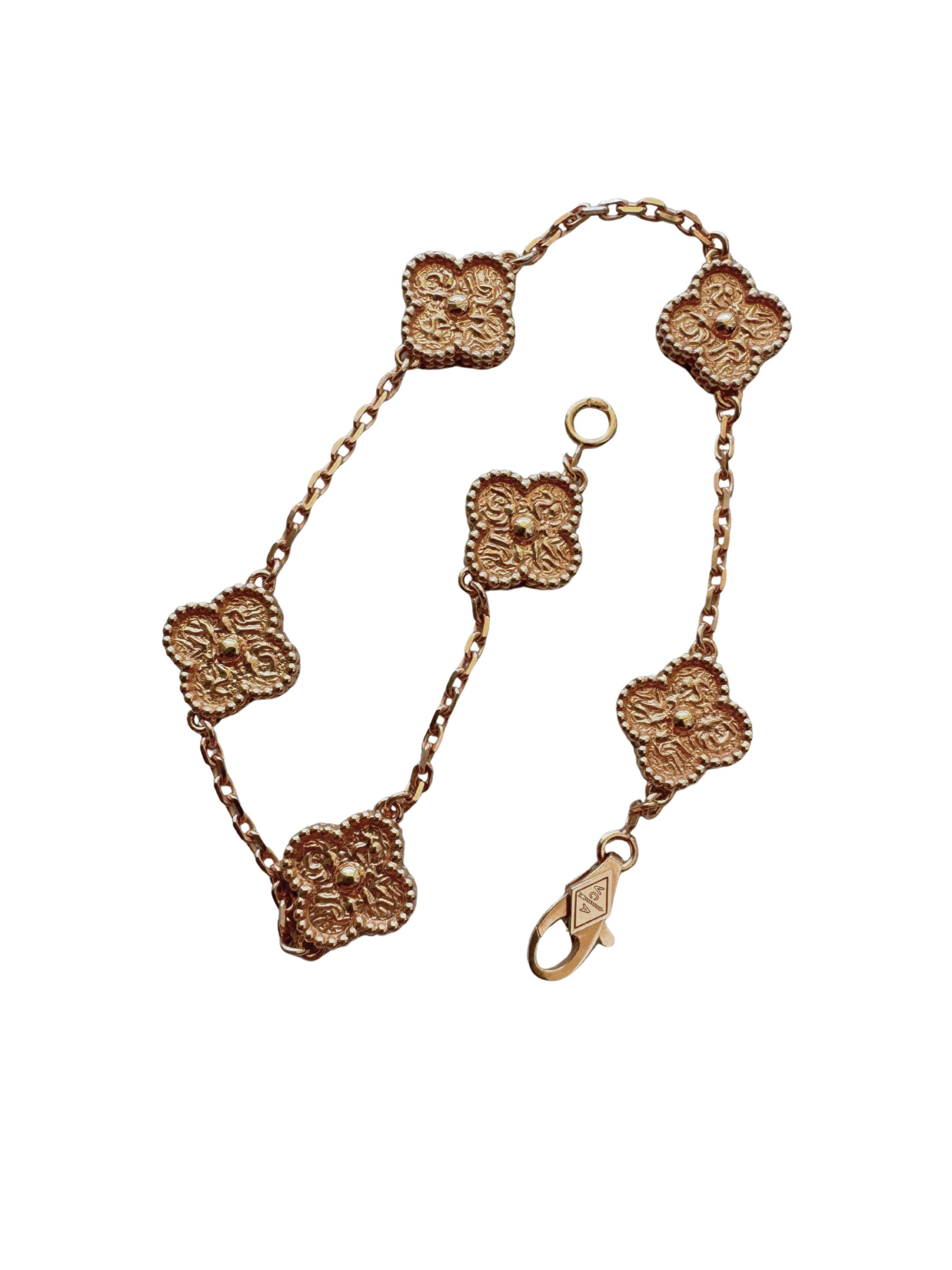 Van Cleef & Arpels Dulce Alhambra Martillado Triturado 6 Motivos Pulsera de Oro Rosa Moderno en venta