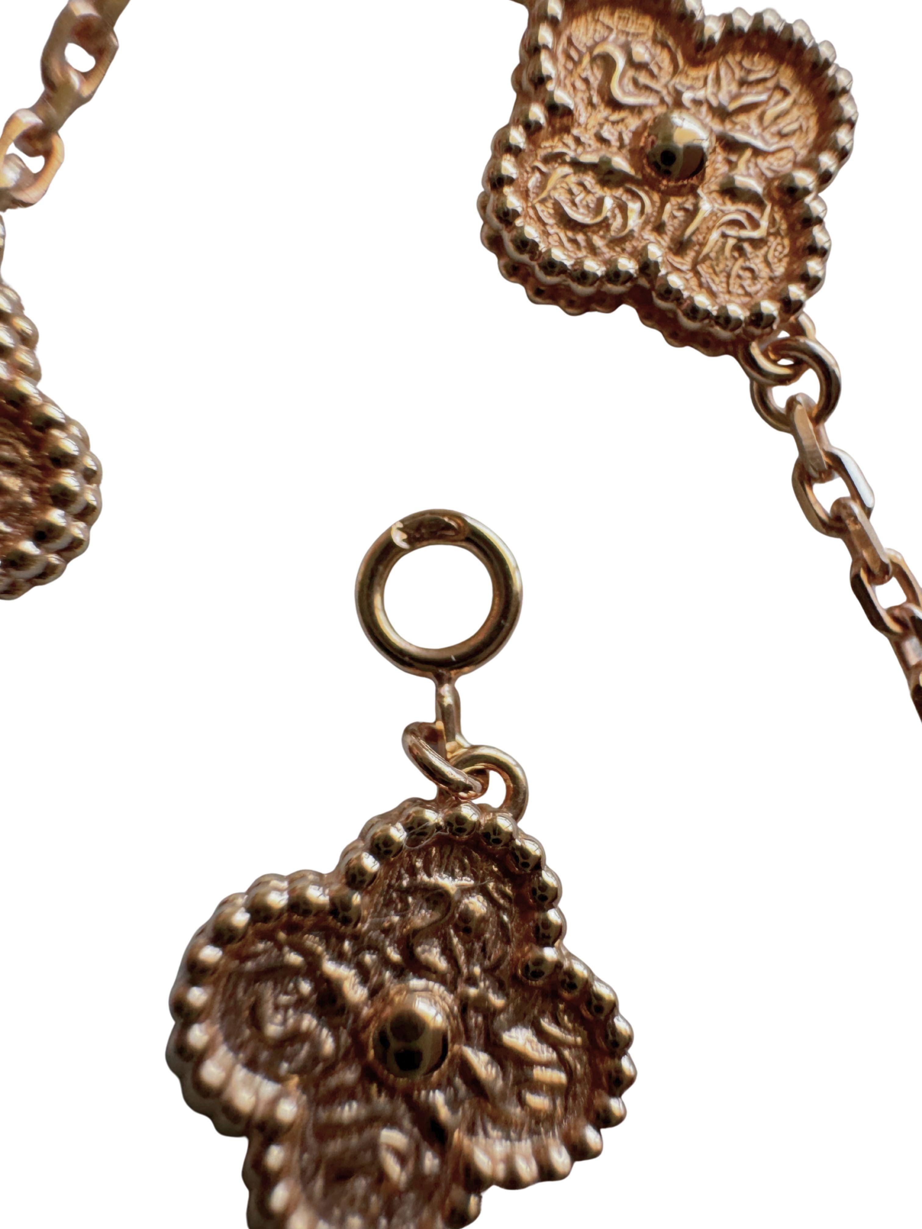 Van Cleef & Arpels Dulce Alhambra Martillado Triturado 6 Motivos Pulsera de Oro Rosa en Bueno estado para la venta en Fairfax, VA