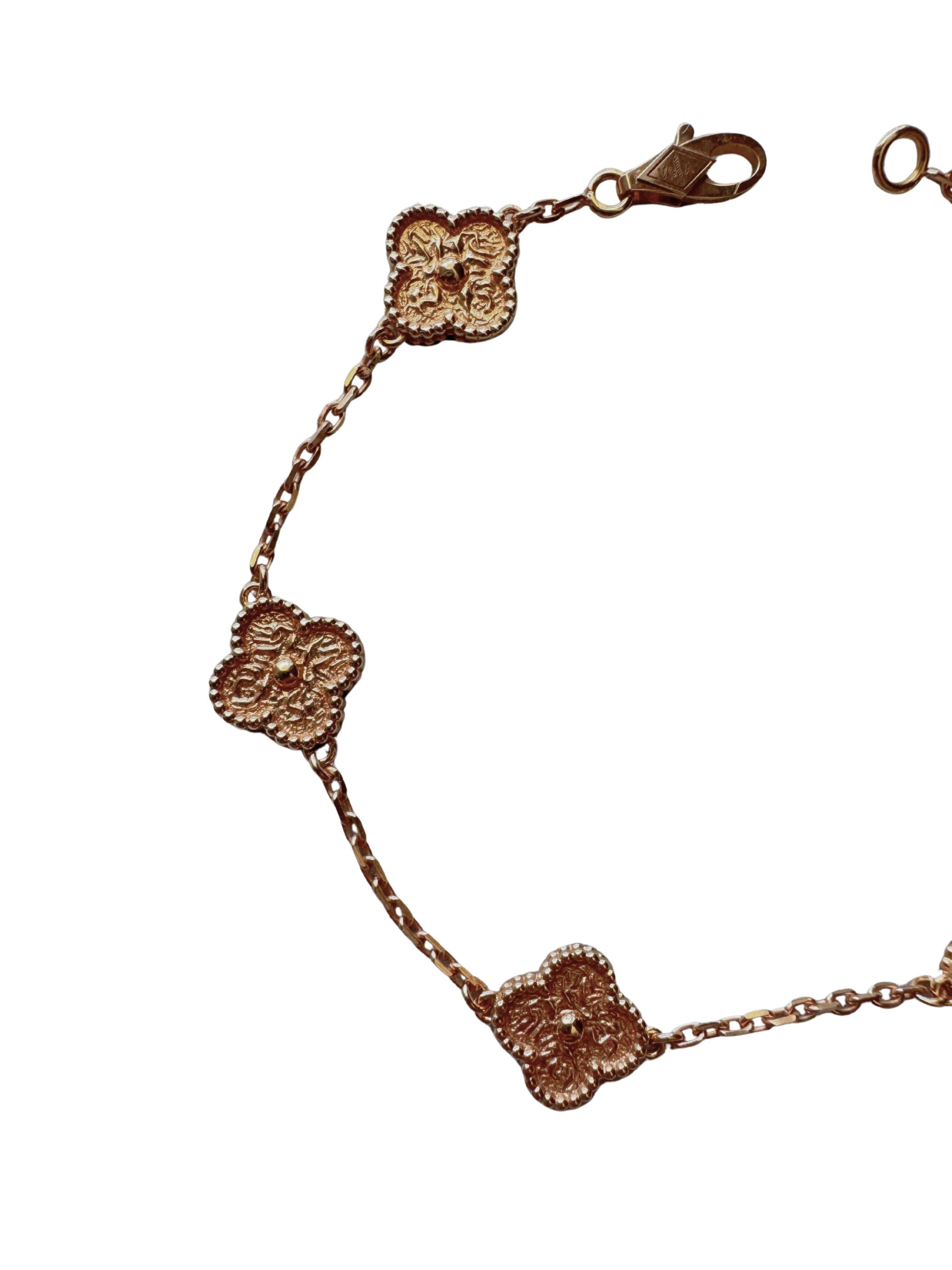 Van Cleef & Arpels Dulce Alhambra Martillado Triturado 6 Motivos Pulsera de Oro Rosa en venta 1