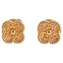 Van Cleef & Arpels: Orecchini in oro rosa martellato Sweet Alhambra