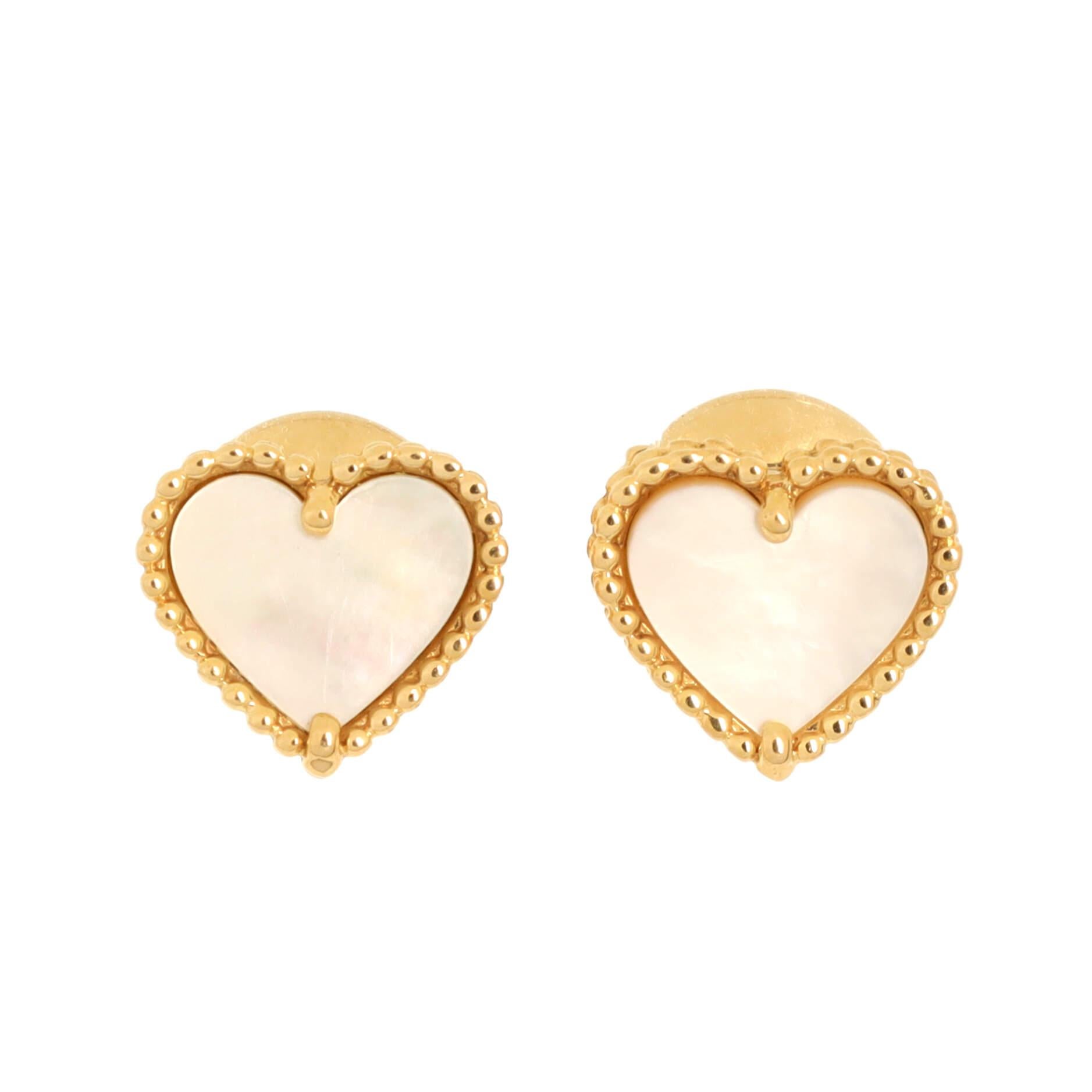 Condition: Very good. Moderate wear throughout.
Accessories: No Accessories
Measurements: Height/Length: 8.00 mm, Width: 8.75 mm
Designer: Van Cleef & Arpels
Model: Sweet Alhambra Heart Earrings 18K Yellow Gold with Mother of Pearl
Exterior Color: