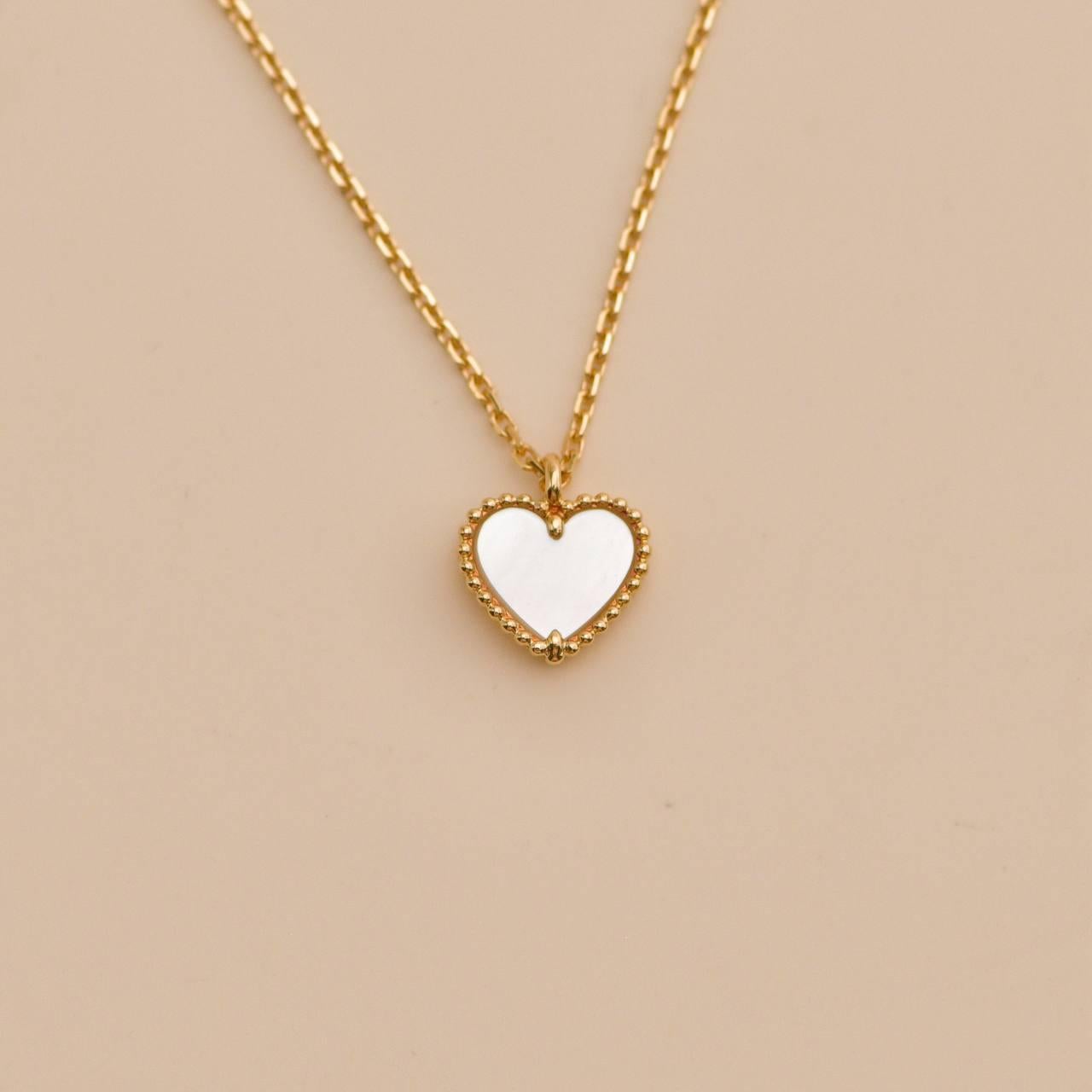 Van Cleef & Arpels Sweet Alhambra Heart Perlmutt-Anhänger aus 18K Gelbgold im Angebot 1