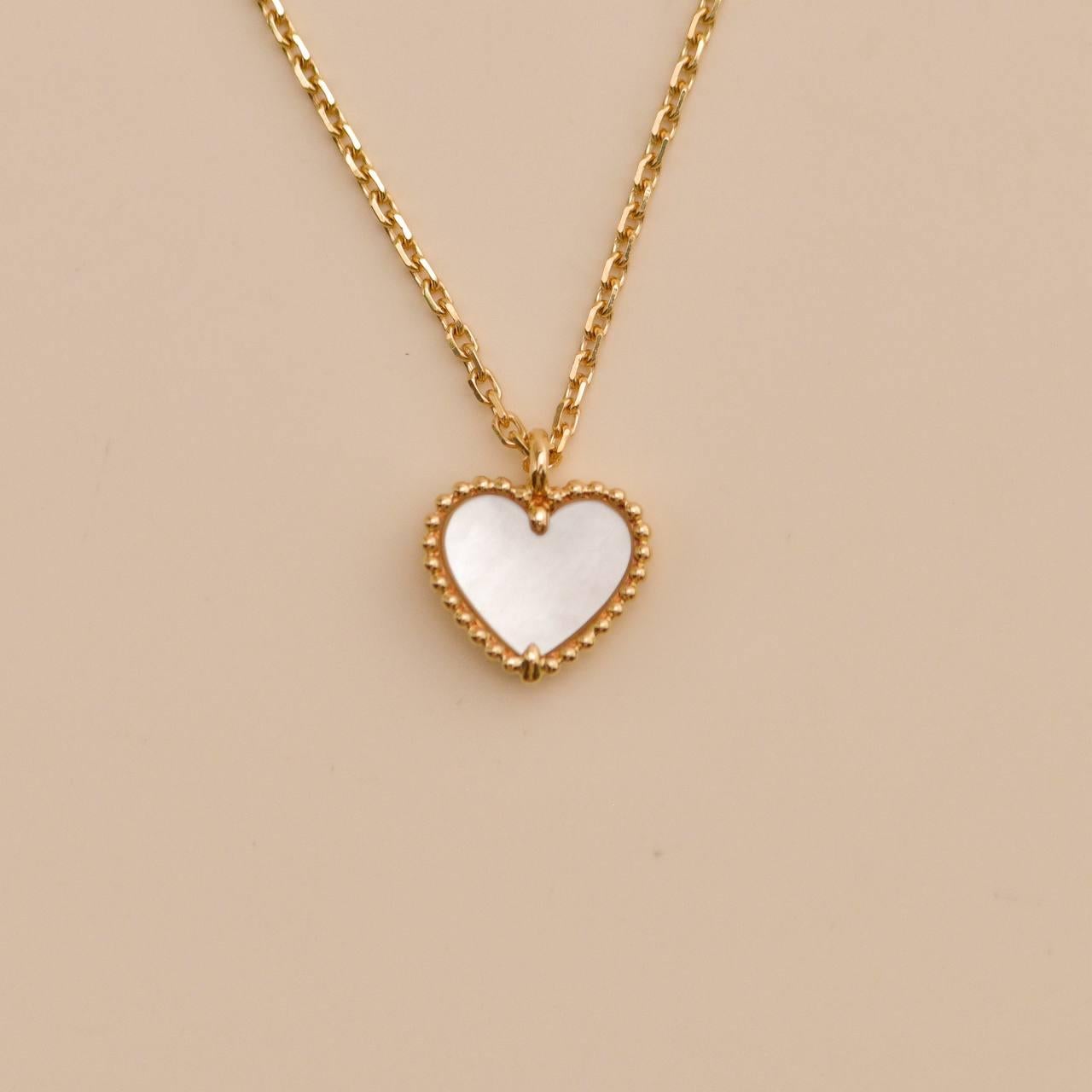 Van Cleef & Arpels Sweet Alhambra Heart Perlmutt-Anhänger aus 18K Gelbgold im Angebot 2