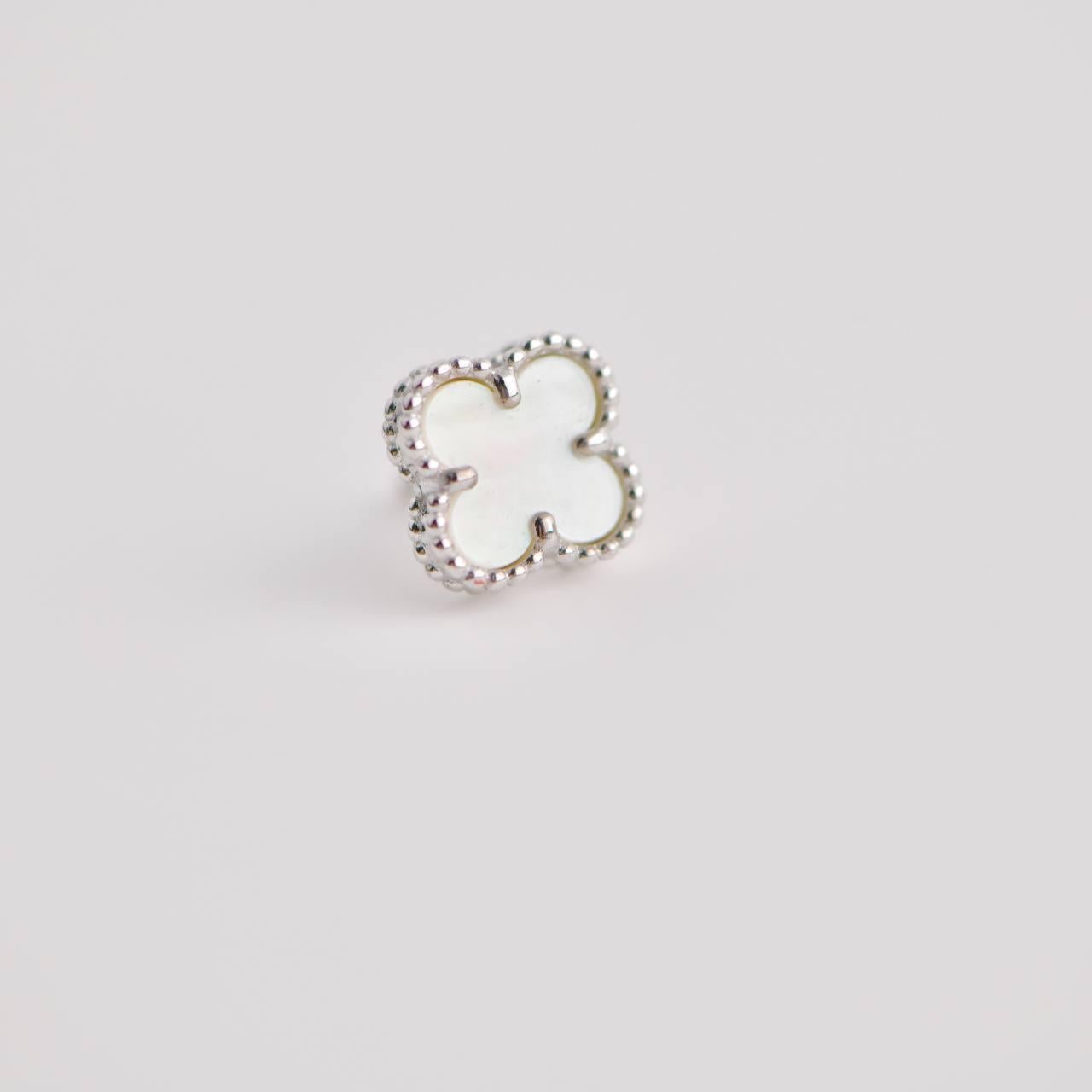 Van Cleef & Arpels Sweet Alhambra Mother-of-Pearl 18K White Gold Earstuds For Sale 1