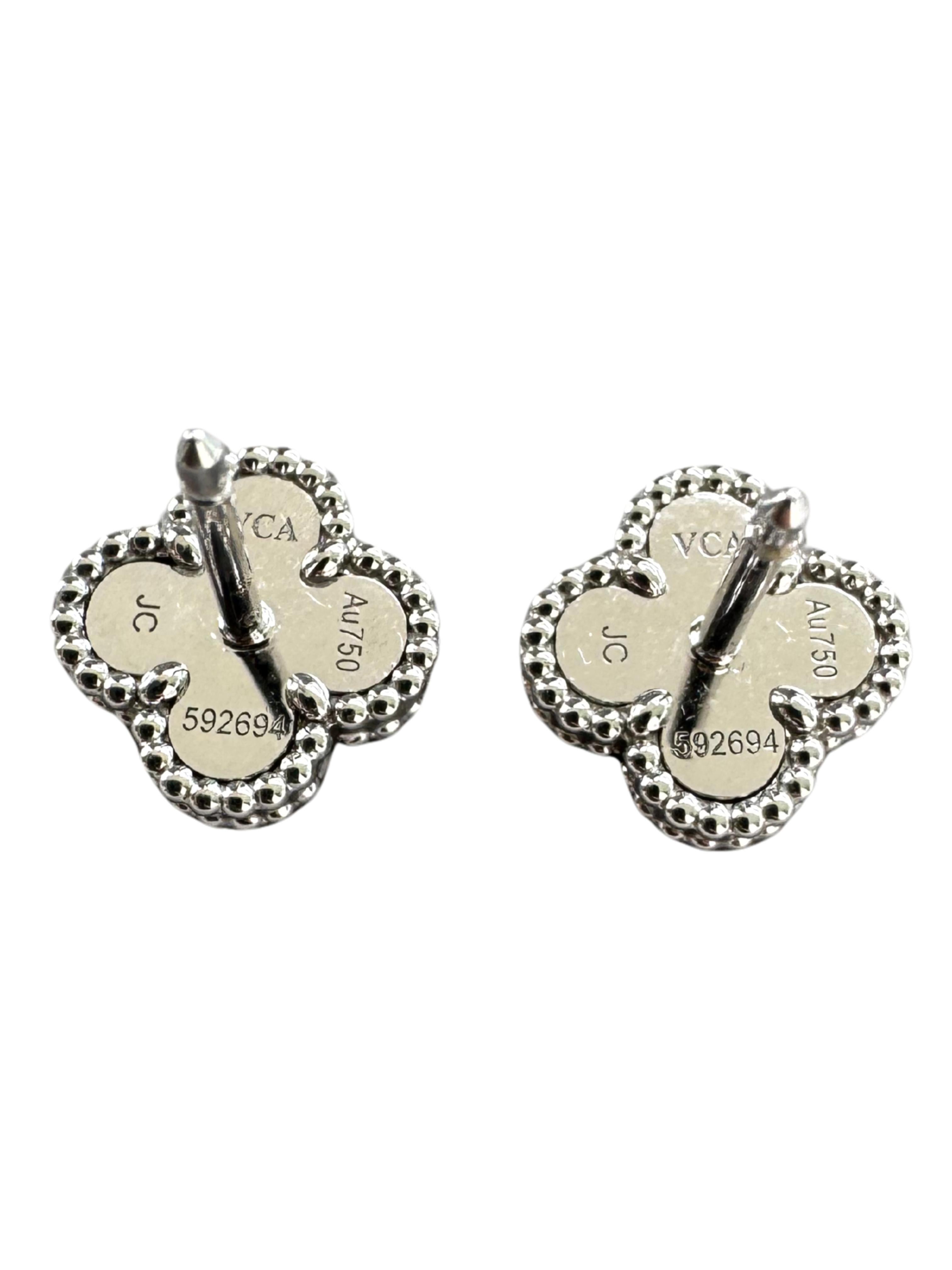 Van Cleef & Arpels Sweet Alhambra Perlmutt Ohrstecker aus 18K Weißgold im Angebot 5