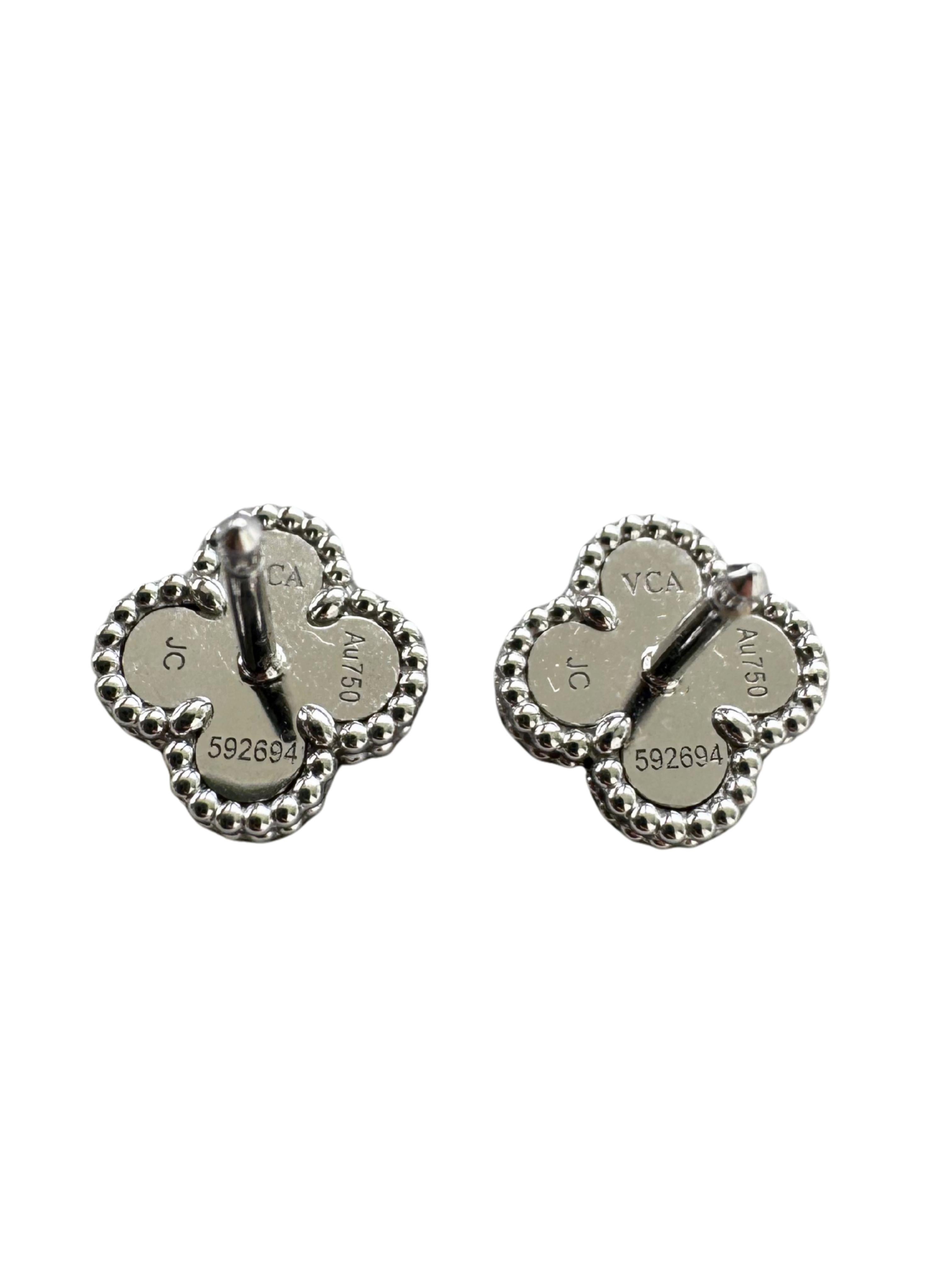 Van Cleef & Arpels Sweet Alhambra Perlmutt Ohrstecker aus 18K Weißgold im Angebot 6