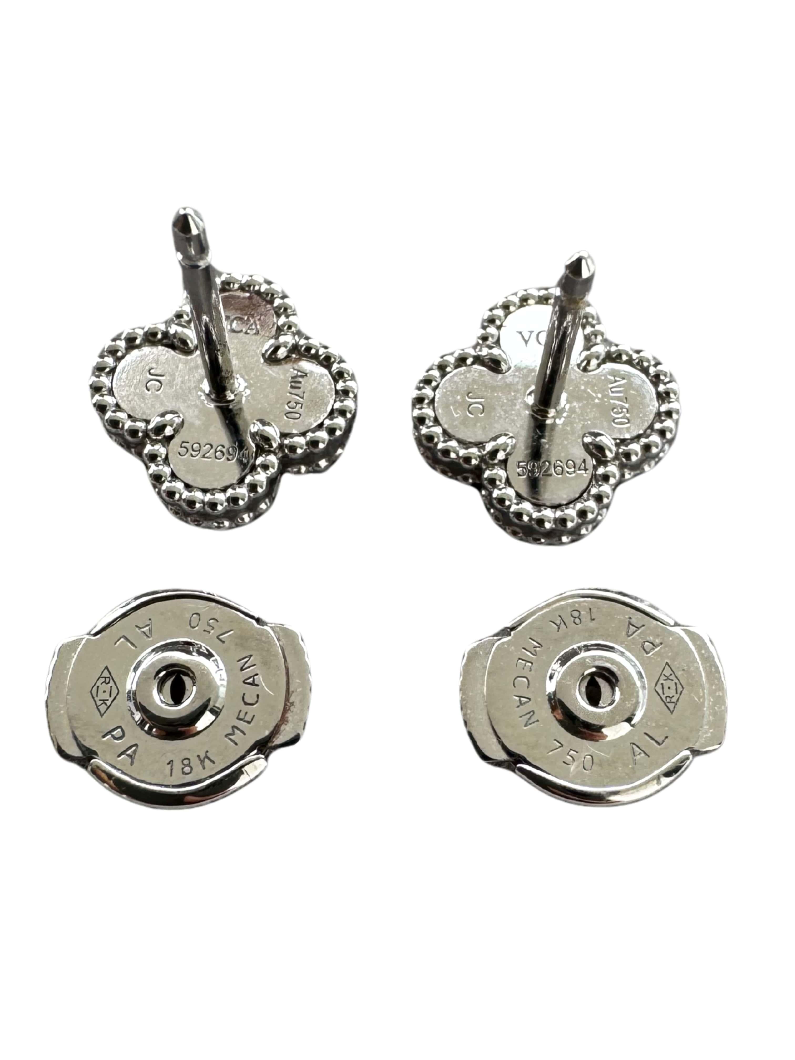 Van Cleef & Arpels Sweet Alhambra Perlmutt Ohrstecker aus 18K Weißgold (Moderne) im Angebot