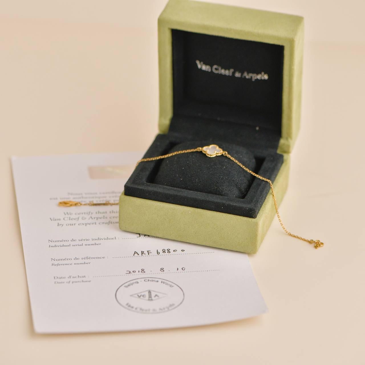 SKU	33301188
Comes With	Full Set (Box + Card)
Date	2018
RRP	£1,300 Incl. Taxes/ €1,530 Incl. Taxes / $1,420 Excl. Taxes
Model	VCARF68800
Serial Number	JA******
Metal	18k Yellow Gold
Stones	Mother of Pearl
Weight	Approximately 1.75