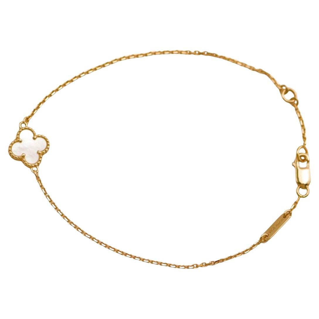 Van Cleef & Arpels Pulsera dulce Alhambra de madreperla de oro amarillo de 18 quilates