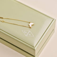 Van Cleef & Arpels Dulce Alhambra Pulsera de nácar y mariposa de oro amarillo