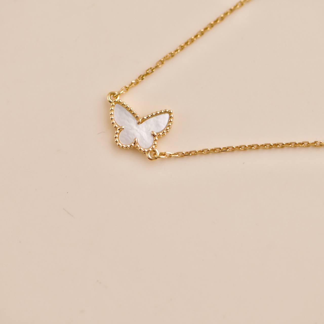 Van Cleef & Arpels Sweet Alhambra Mother of Pearl Butterfly Yellow Gold Bracelet In Excellent Condition In Banbury, GB