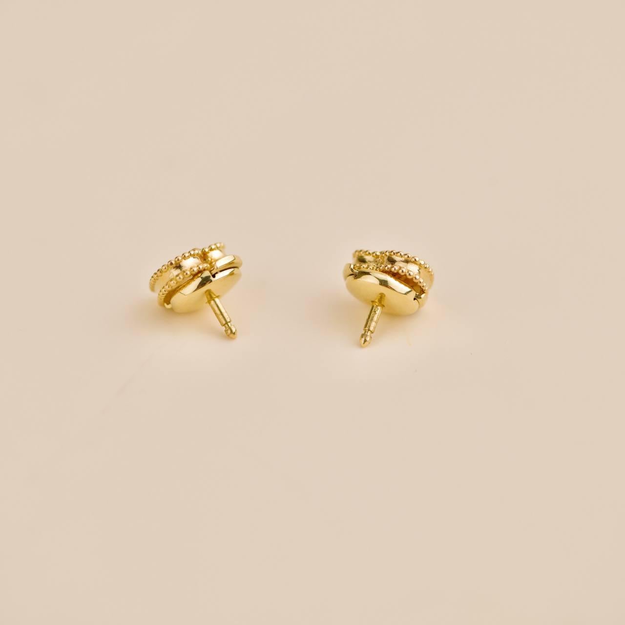 Van Cleef & Arpels Sweet Alhambra Mother of Pearl Heart 18K Yellow Gold Earrings For Sale 3