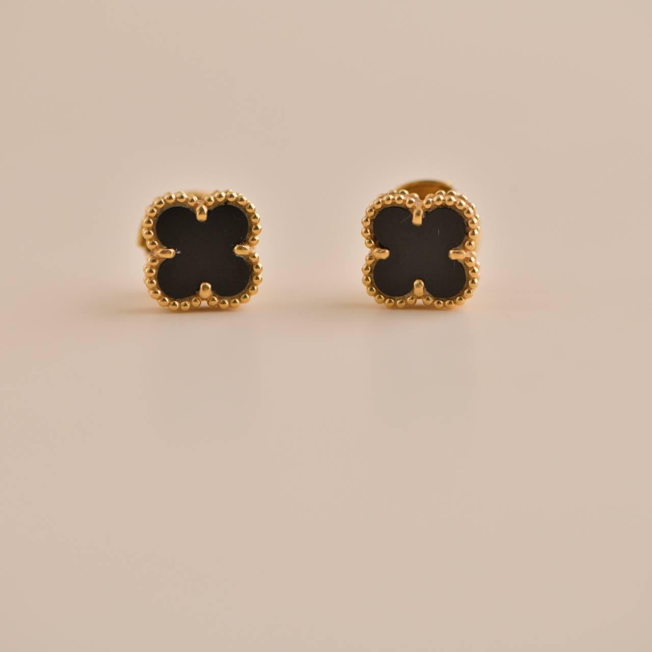 Uncut Van Cleef & Arpels Sweet Alhambra Onyx 18k Yellow Gold Earstuds