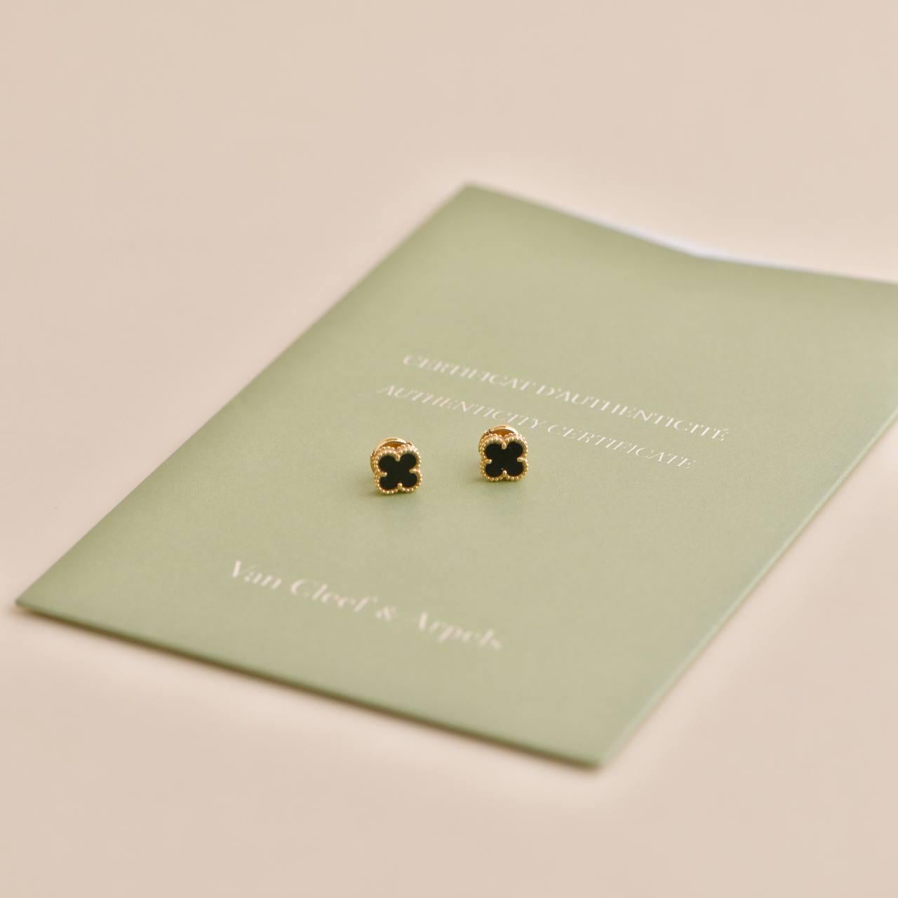 Van Cleef & Arpels Sweet Alhambra Onyx 18k Yellow Gold Earstuds In Excellent Condition In Banbury, GB