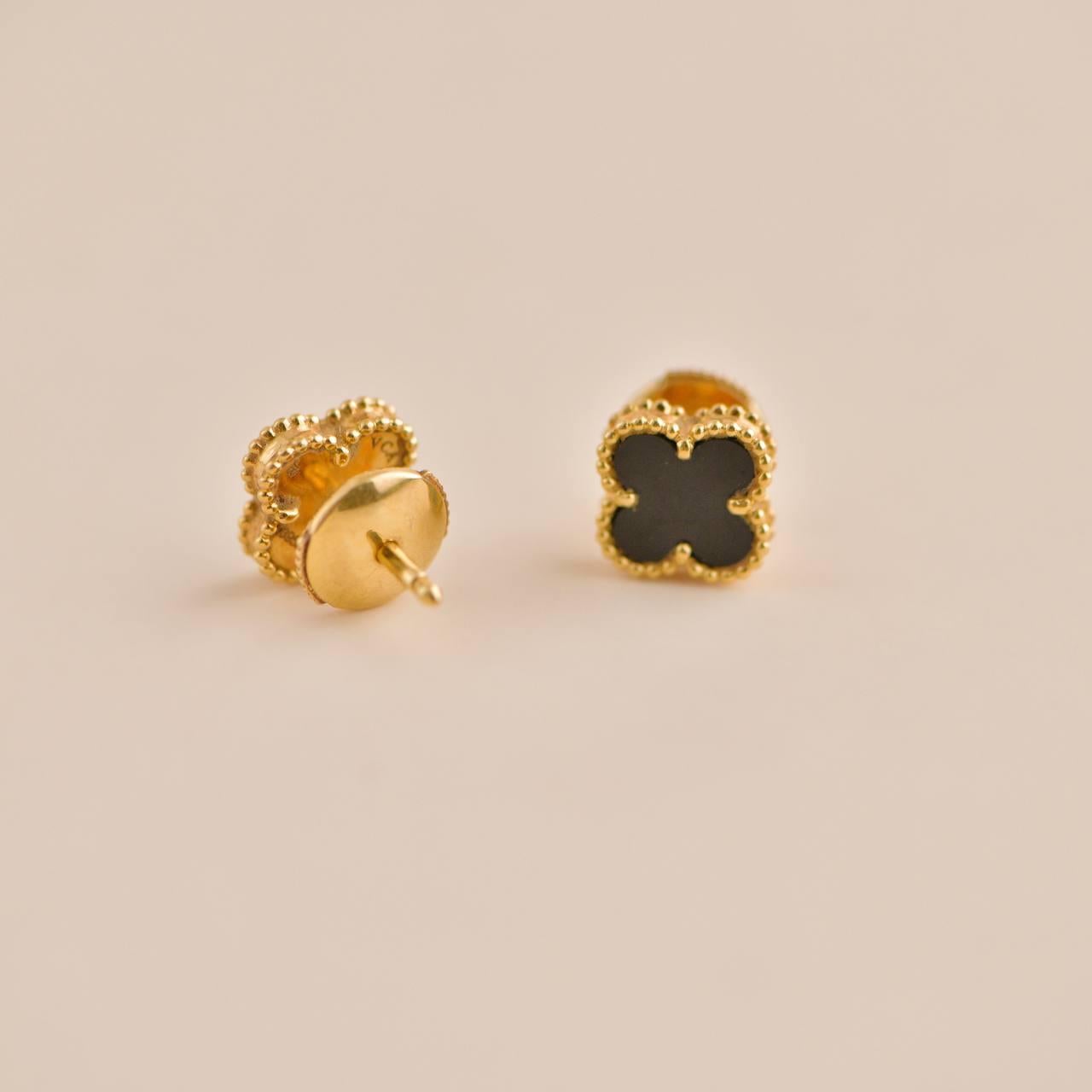 Women's or Men's Van Cleef & Arpels Sweet Alhambra Onyx 18k Yellow Gold Earstuds