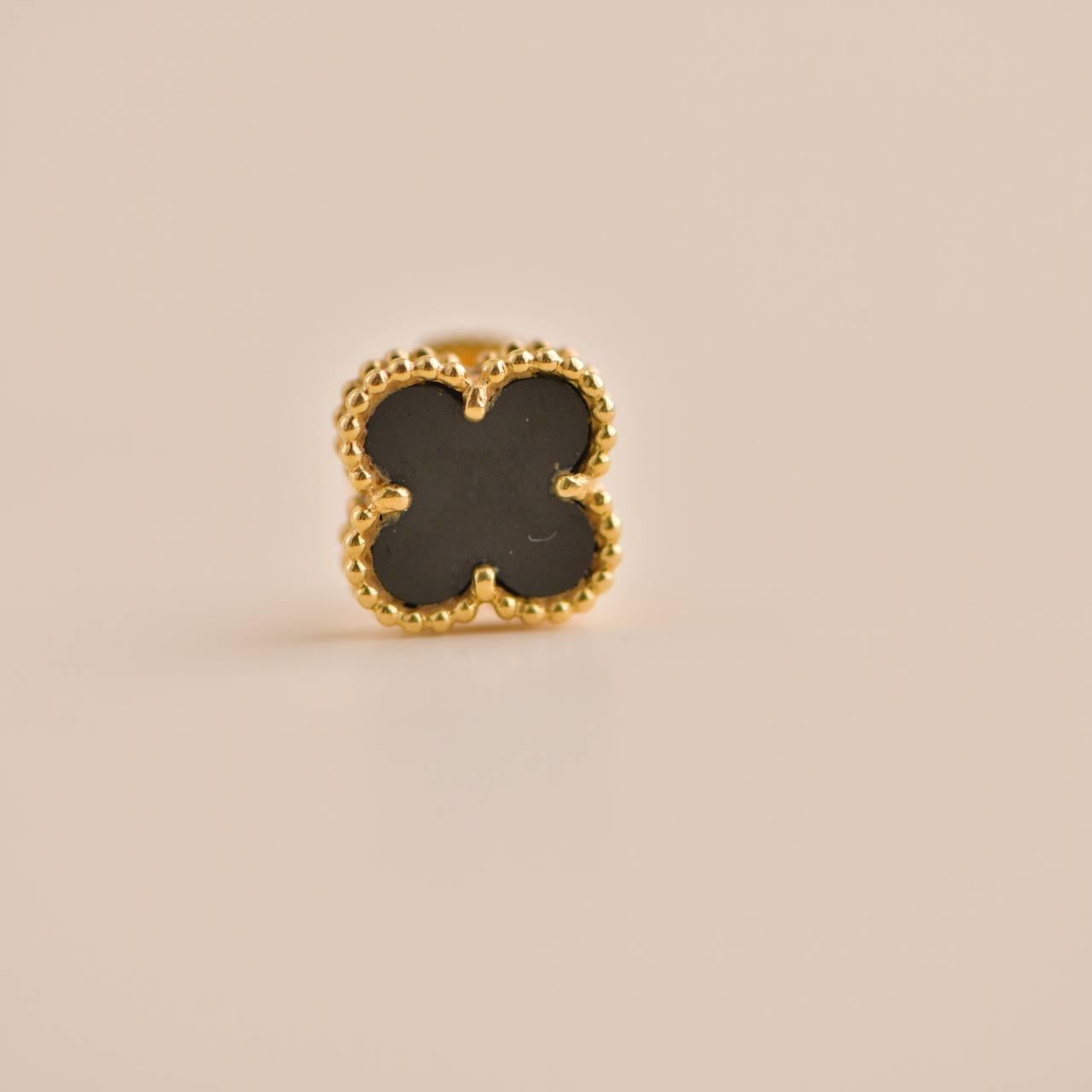 Van Cleef & Arpels Sweet Alhambra Onyx 18k Yellow Gold Earstuds 1