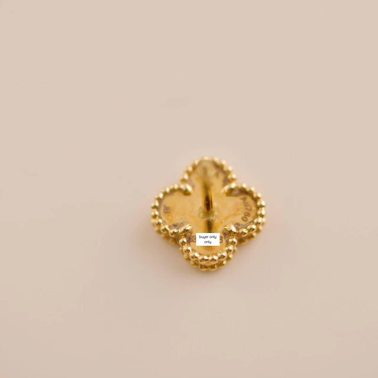 Van Cleef & Arpels Sweet Alhambra Onyx 18k Yellow Gold Earstuds 2
