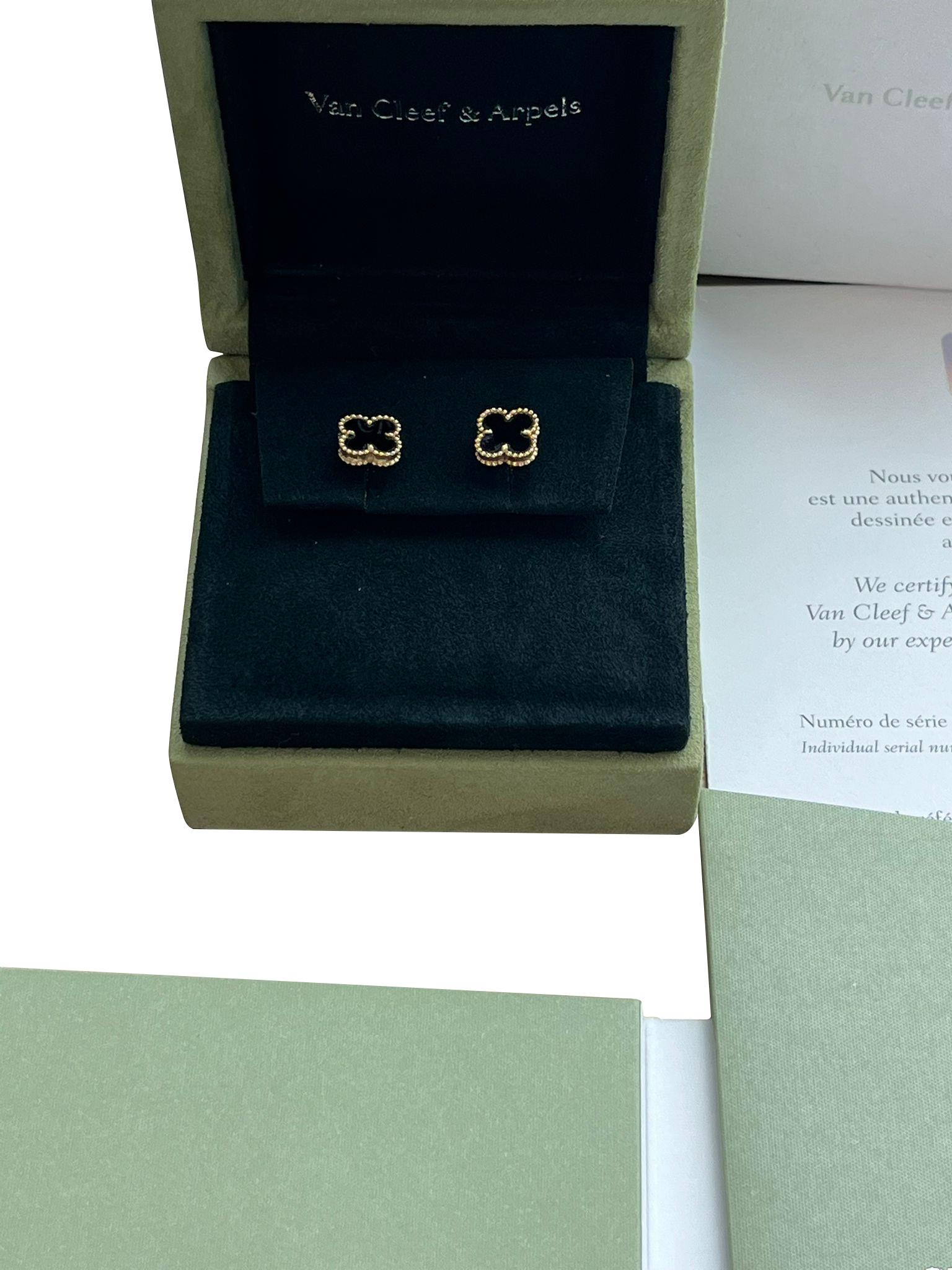 Bead Van Cleef & Arpels Sweet Alhambra Onyx Earstuds Large Model 18K Yellow Gold For Sale