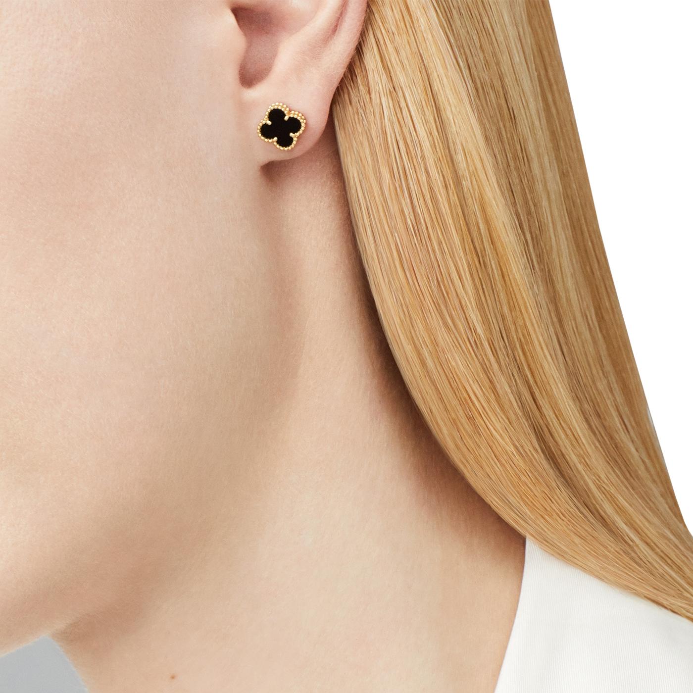 Van Cleef & Arpels Sweet Alhambra Onyx Earstuds Large Model 18K Yellow Gold In Good Condition For Sale In Aventura, FL