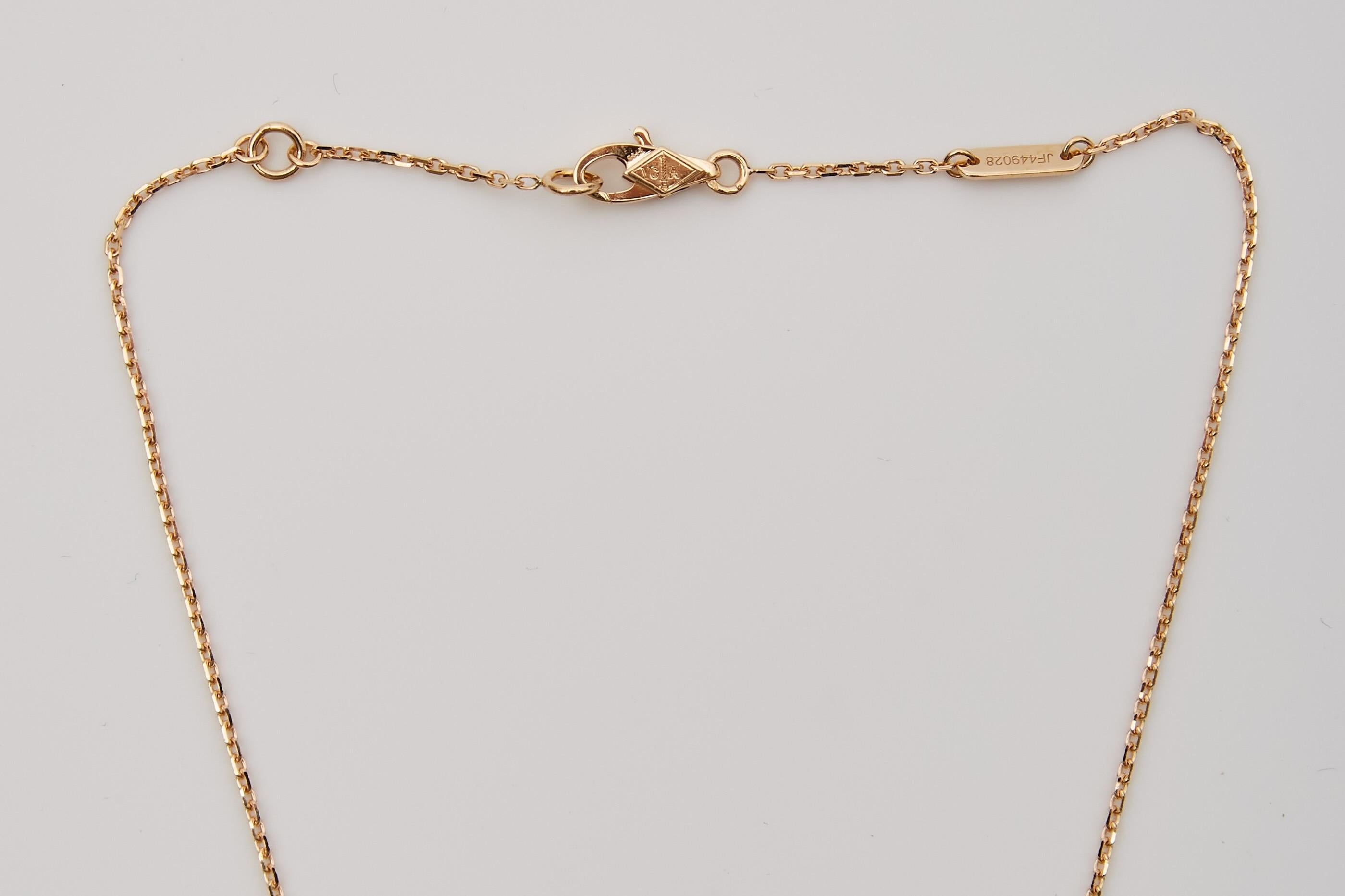 Van Cleef & Arpels Sweet Alhambra Pendant Gold Mother-of-pearl For Sale 1