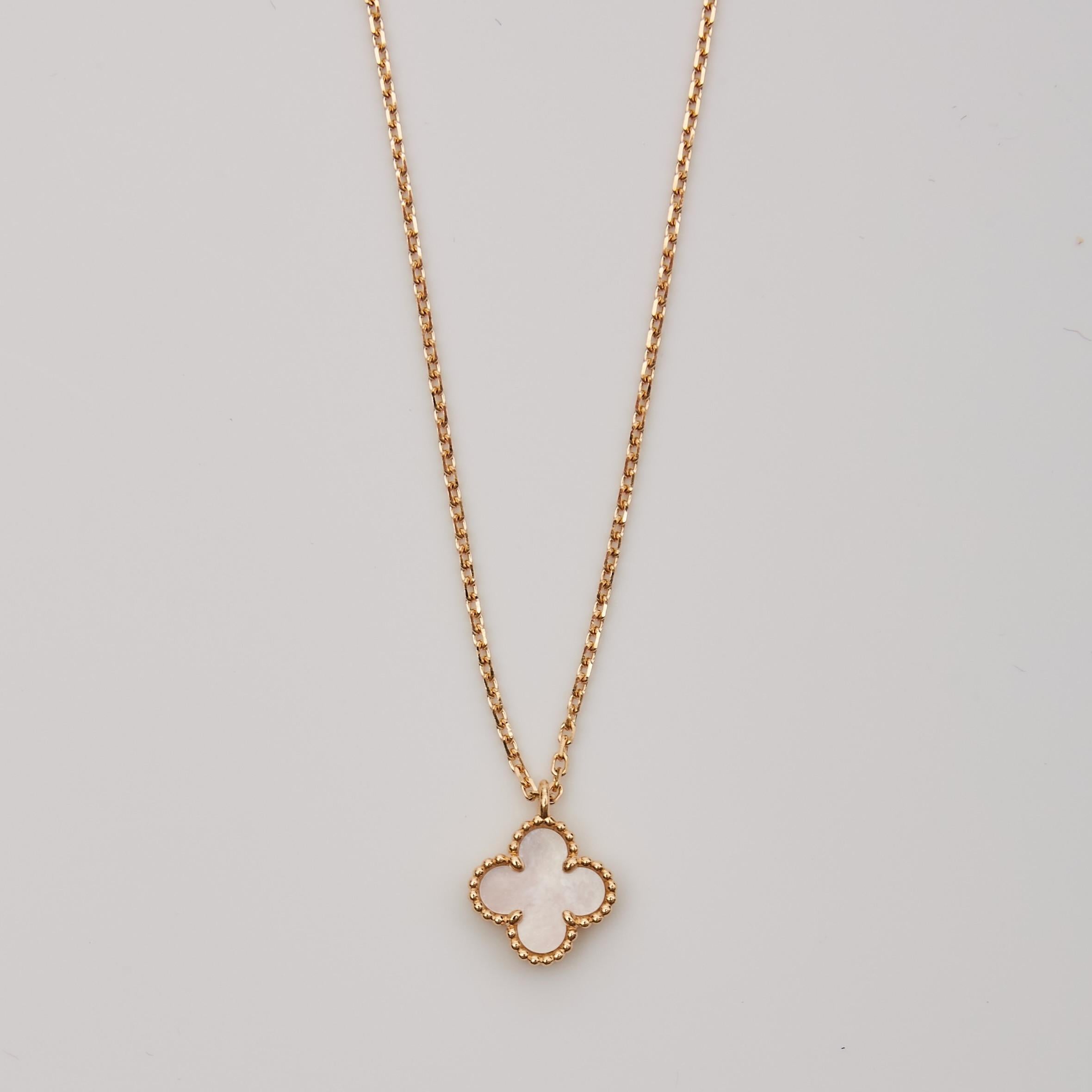 Van Cleef & Arpels Sweet Alhambra Pendant Gold Mother-of-pearl For Sale 3