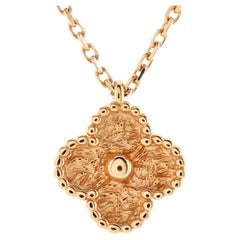 Van Cleef & Arpels, collier pendentif Sweet Alhambra en or rose 18 carats