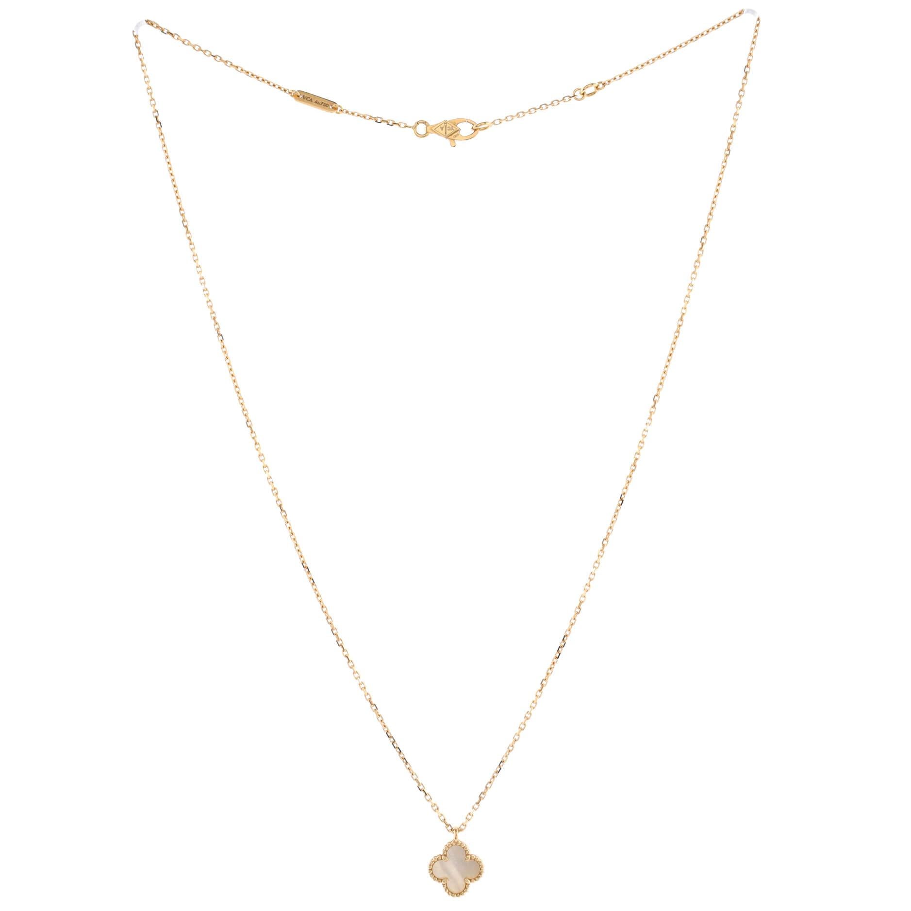 Van Cleef & Arpels Sweet Alhambra Pendant Necklace 18K Yellow Gold In Good Condition In New York, NY