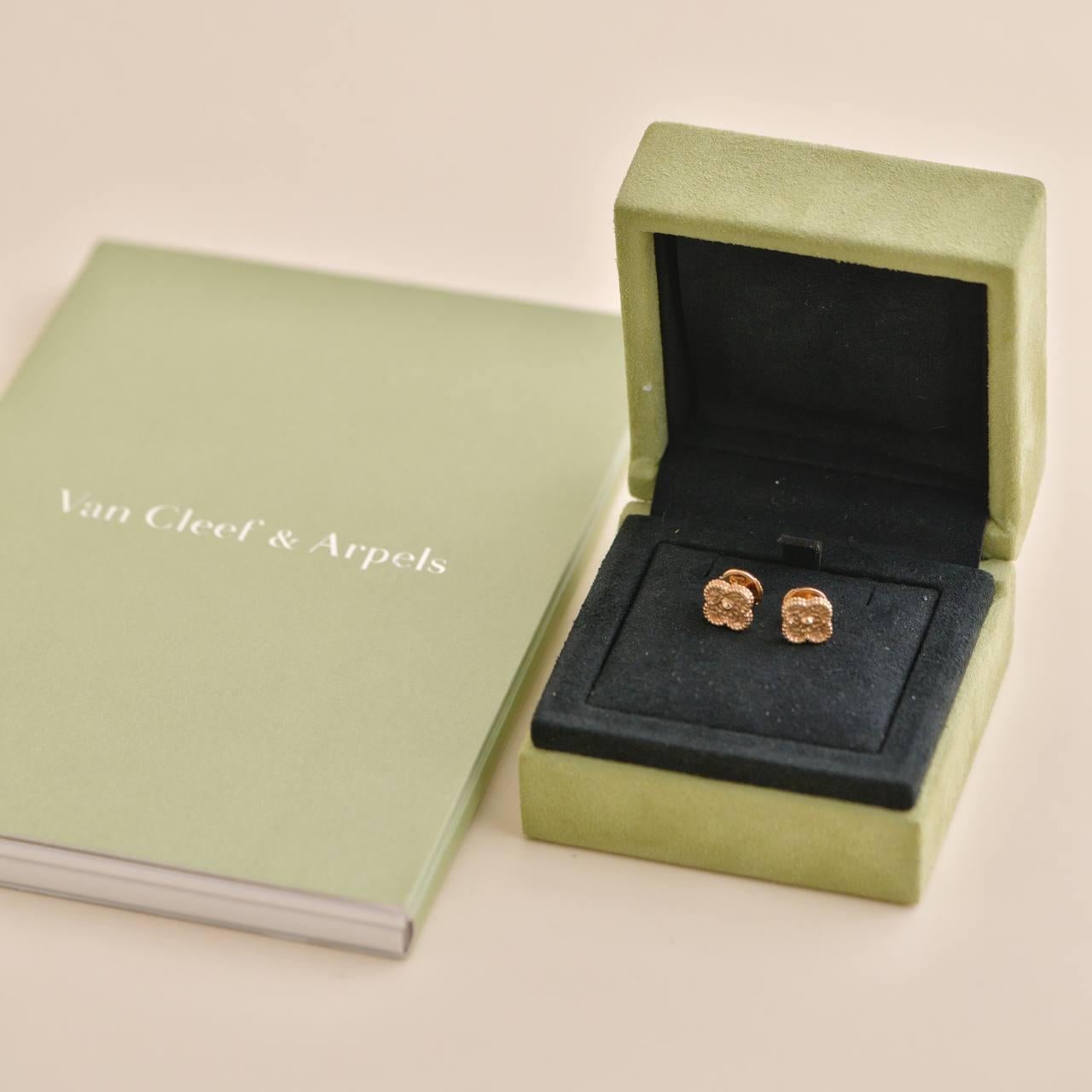 *Rare Find* Van Cleef & Arpels hammered gold earring is a rare find, this design is very durable and elegant. The piece comes with a full set: original box and card. Date 2019, looks like brand new, perfect condition. It is definitely a must-have
