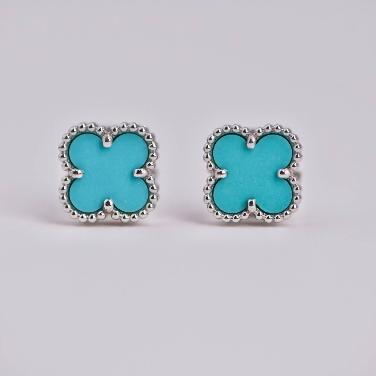 Van Cleef & Arpels Süße Alhambra-Ohrstecker aus 18 Karat Weißgold mit Türkis 3