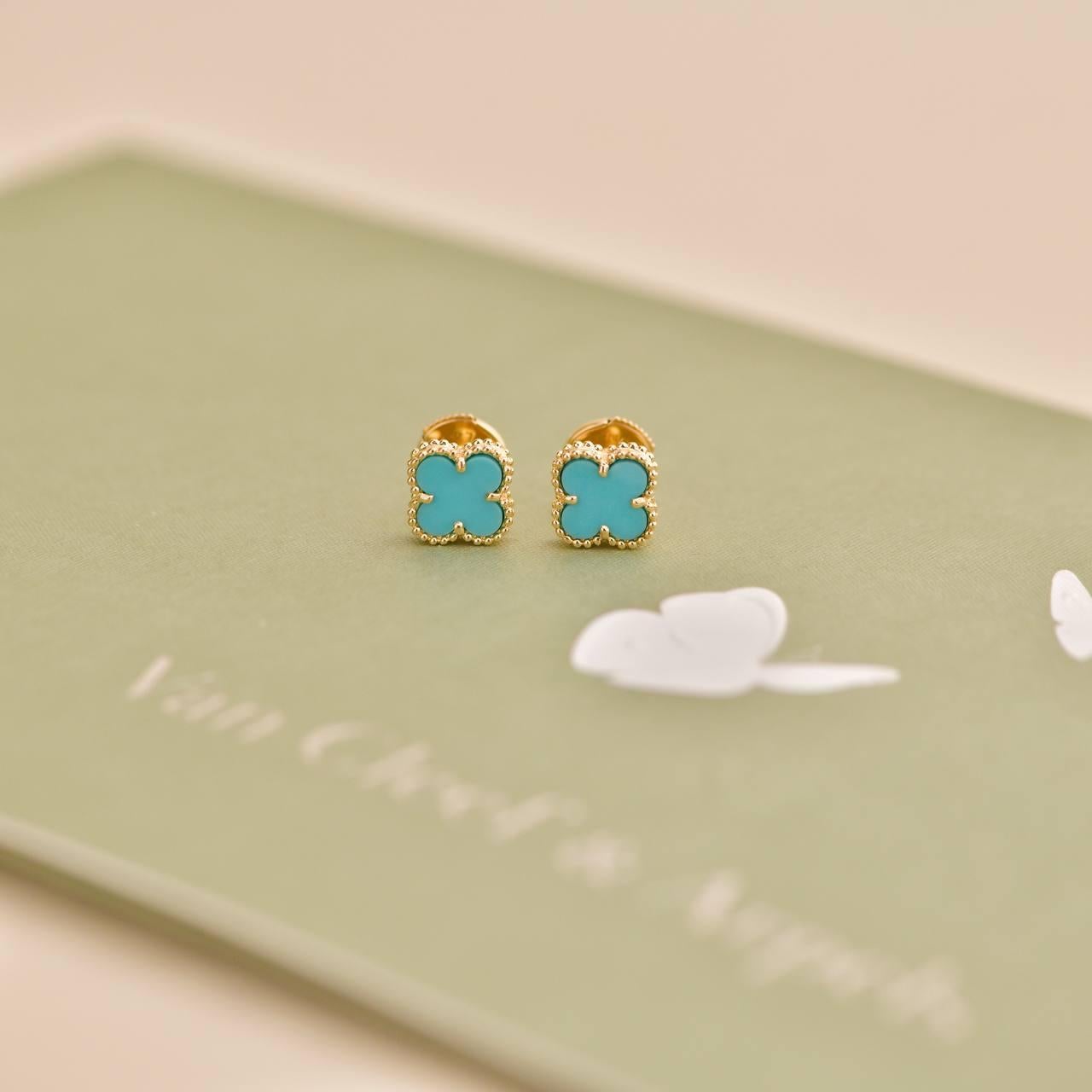 Van Cleef & Arpels Boucles d'oreilles Alhambra Turquoise or jaune 18K Excellent état à Banbury, GB