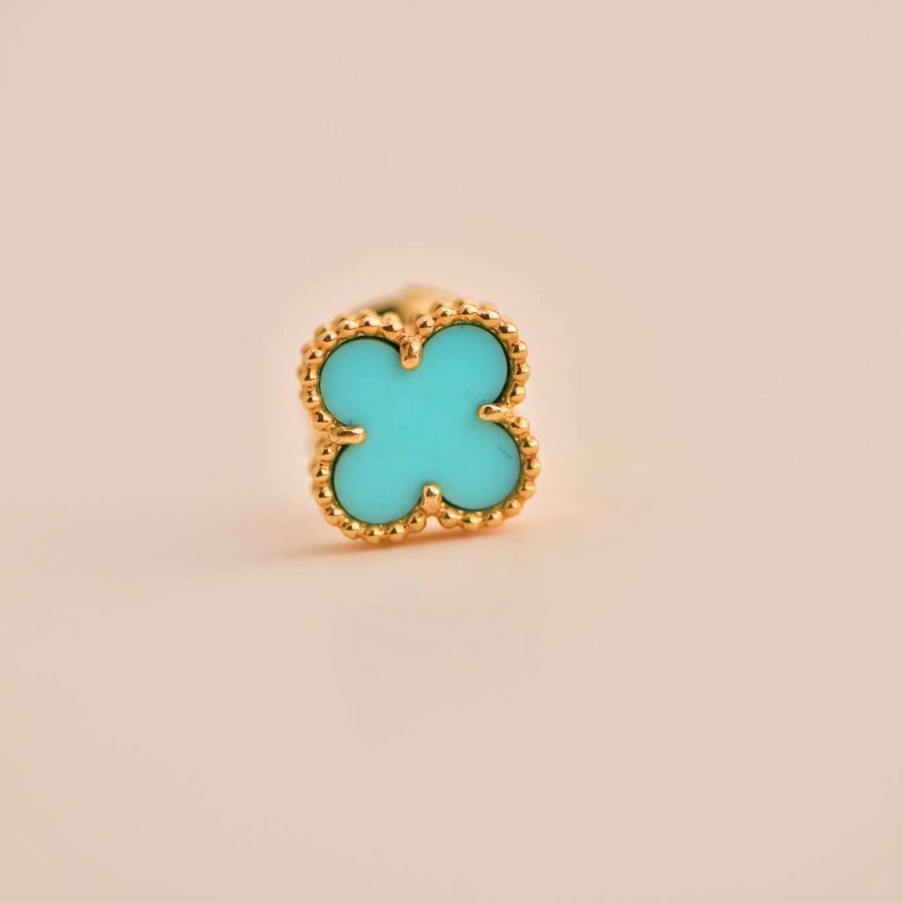 Van Cleef & Arpels Sweet Alhambra Turquoise 18k Yellow Gold Earstuds In Excellent Condition In Banbury, GB