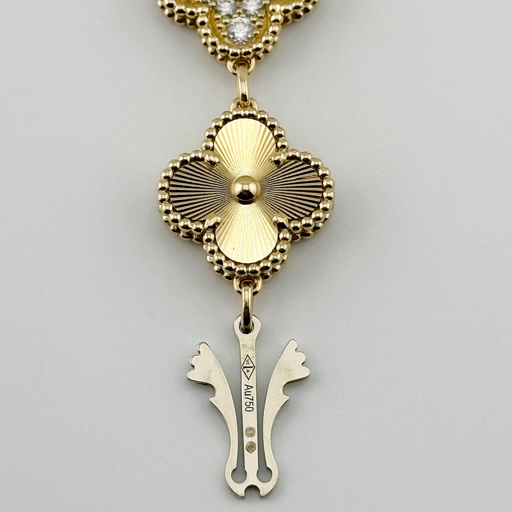 Taglio rotondo Van Cleef & Arpels Sweet Alhambra VCARO8WW00 Orologio con diamanti e madreperla 2023 in vendita