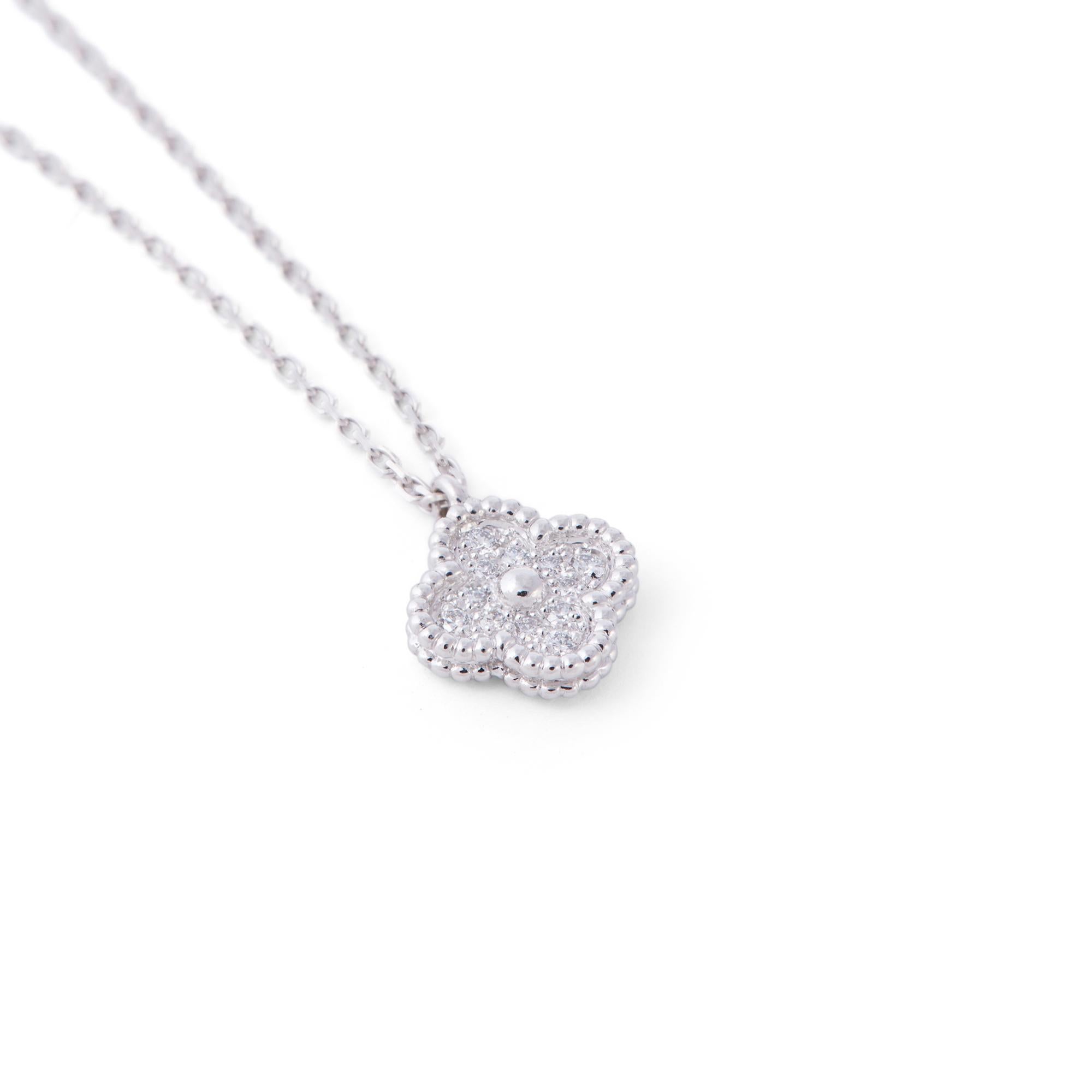 Van Cleef & Arpels Süßer Alhambra-Diamant-Anhänger aus Weißgold (Rundschliff)