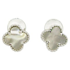 Van Cleef & Arpels Boucles d'oreilles en or blanc Sweet Alhambra Studs