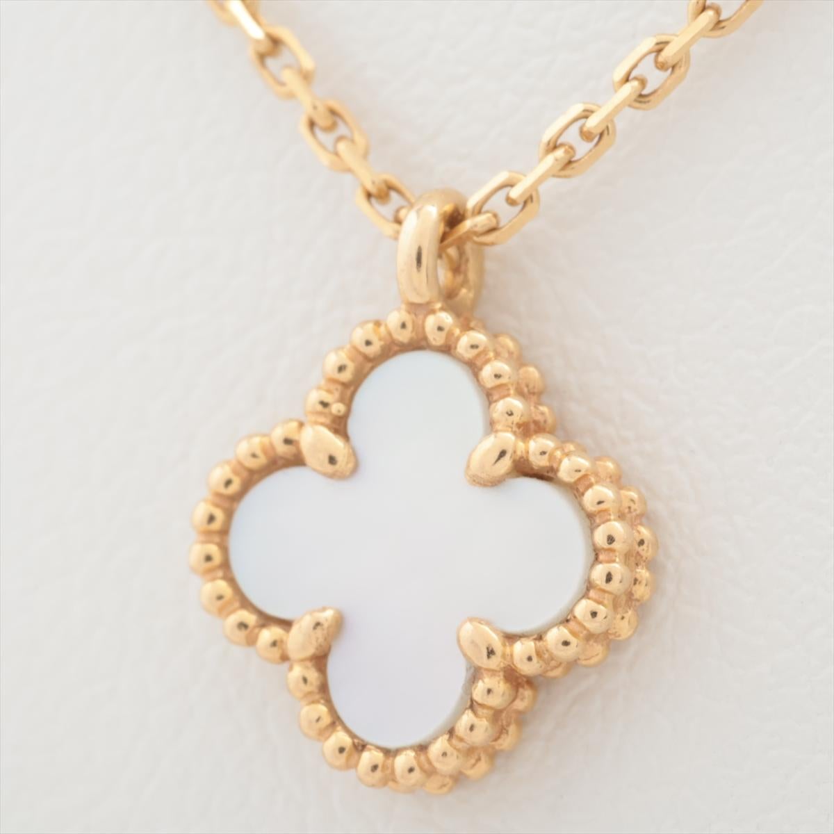 Van Cleef & Arpels Sweet Alhambra White Necklace In Good Condition For Sale In Indianapolis, IN