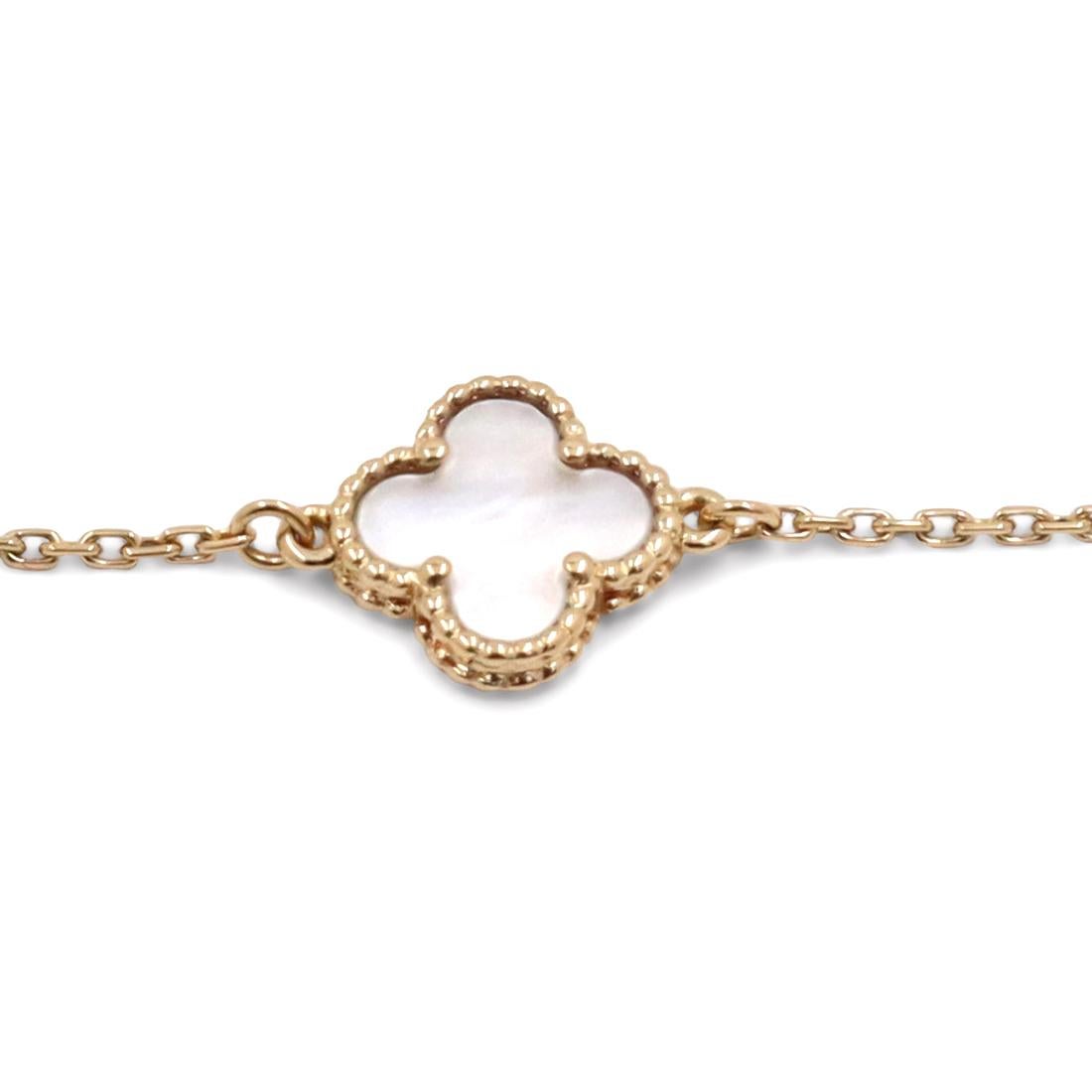 Van Cleef & Arpels Sweet Alhambra Armband aus Gelbgold und Perlmutt im Zustand „Hervorragend“ in New York, NY