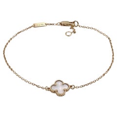 Van Cleef & Arpels Sweet Alhambra Armband aus Gelbgold und Perlmutt