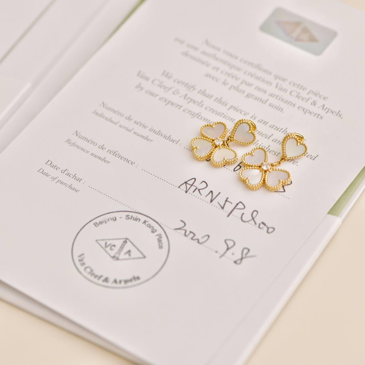 Van Cleef & Arpels Sweet Heart Diamond Mother of Pearl 18K Gold Earrings In Excellent Condition In Banbury, GB