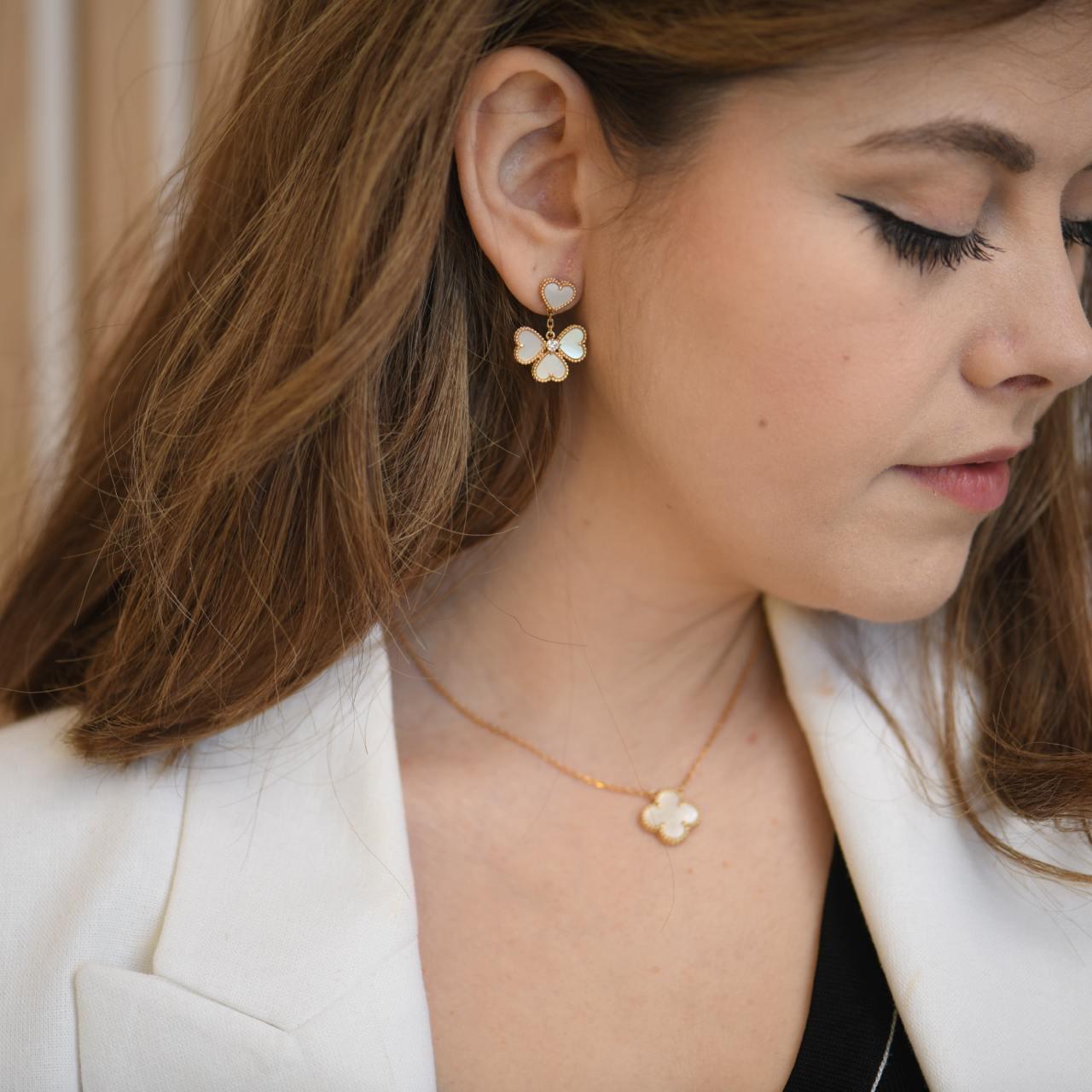 Brilliant Cut Van Cleef & Arpels Sweet Heart Diamond Mother of Pearl 18K Gold Earrings