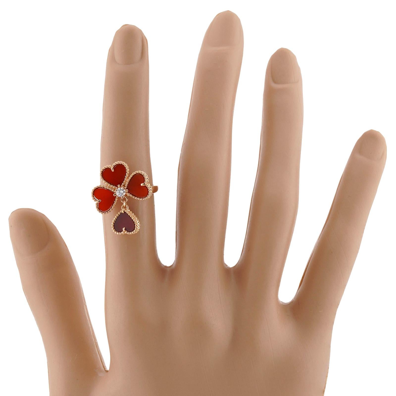 Taglio rotondo VAN CLEEF & ARPELS Anello Sweet Hearts con corniola e diamante in oro rosa 18k in vendita